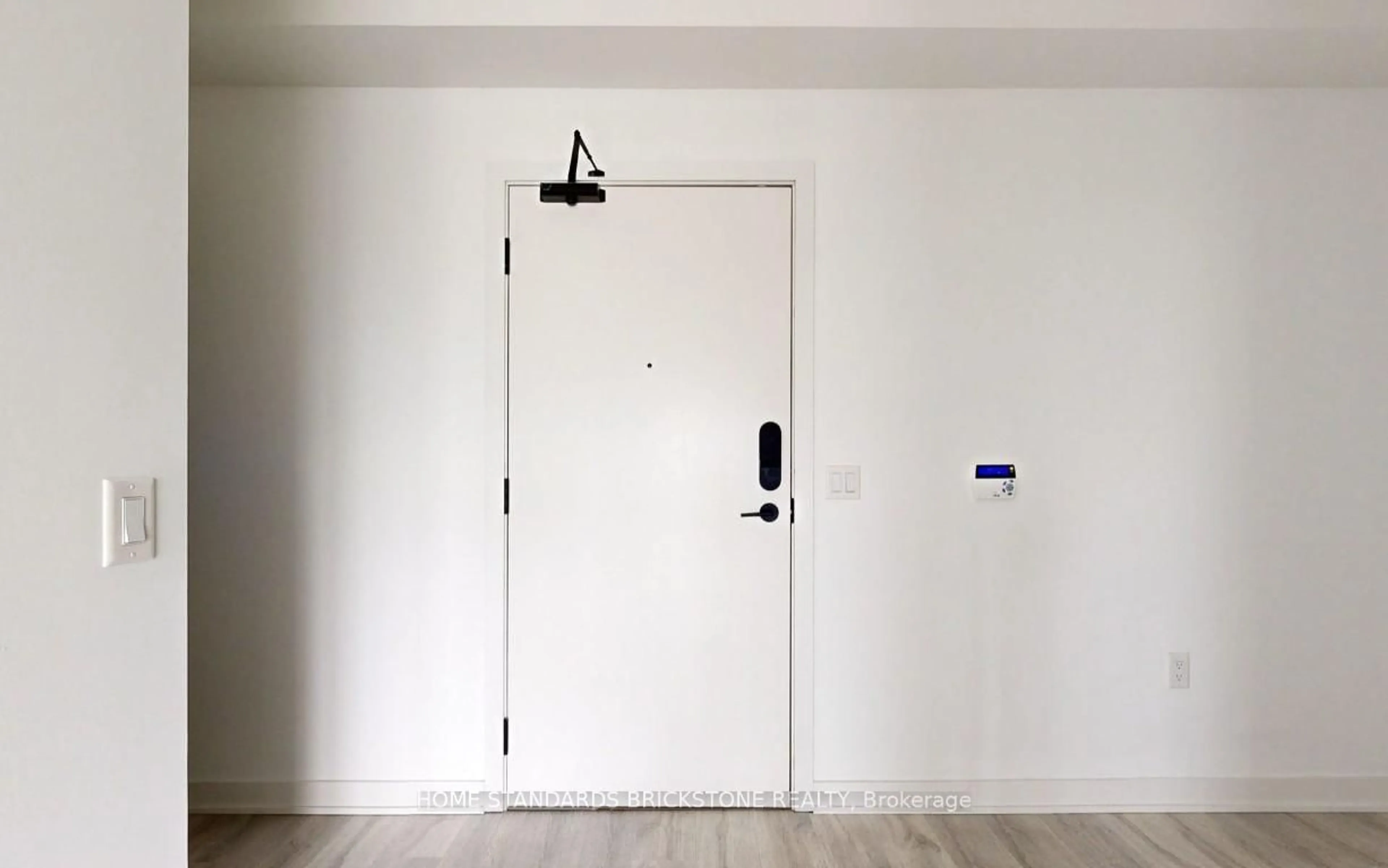 Indoor entryway for 4675 Metcalfe Ave #603, Mississauga Ontario L5M 0A8