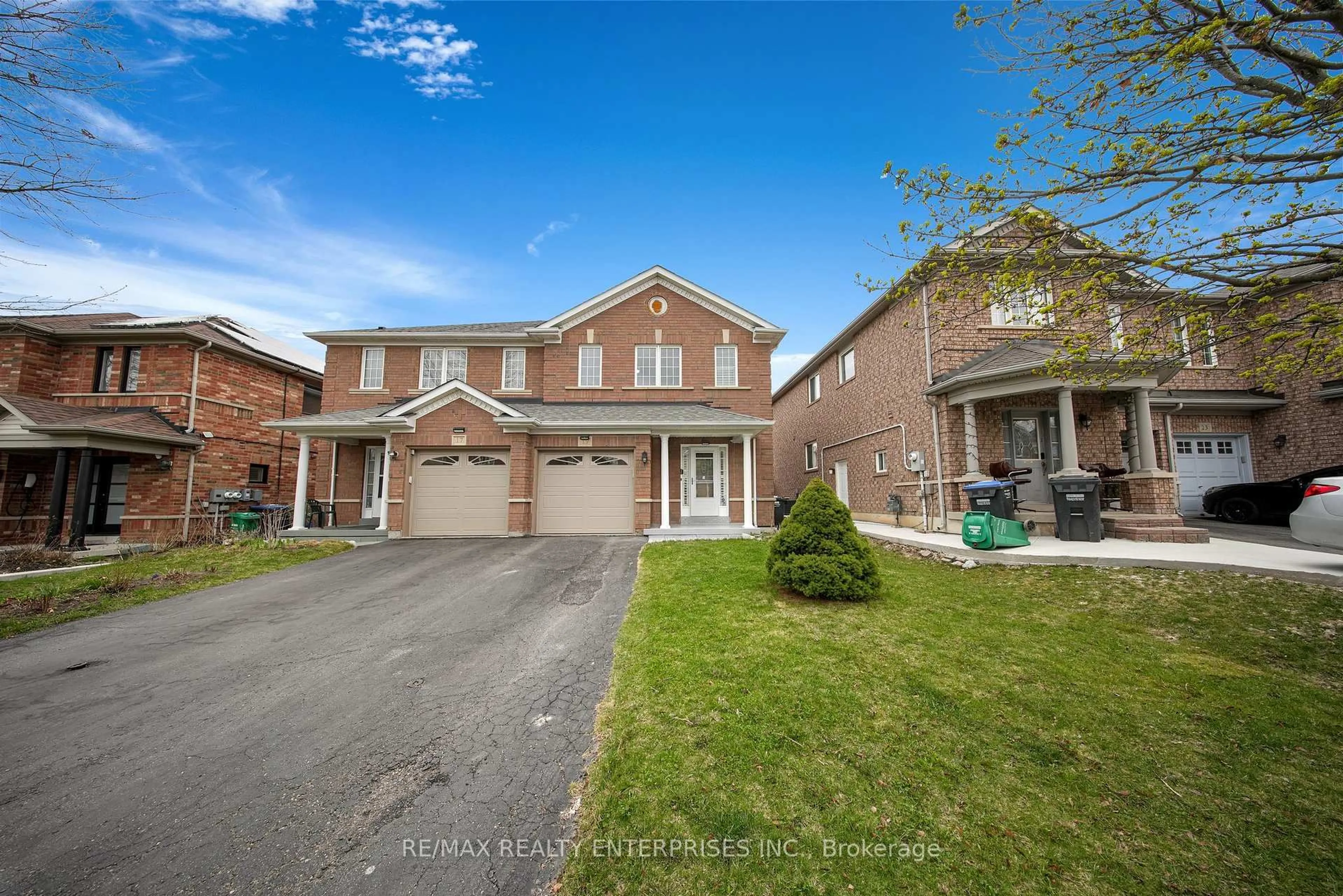 Home with brick exterior material, street for 19 Ashmere Rd, Brampton Ontario L7A 1R3