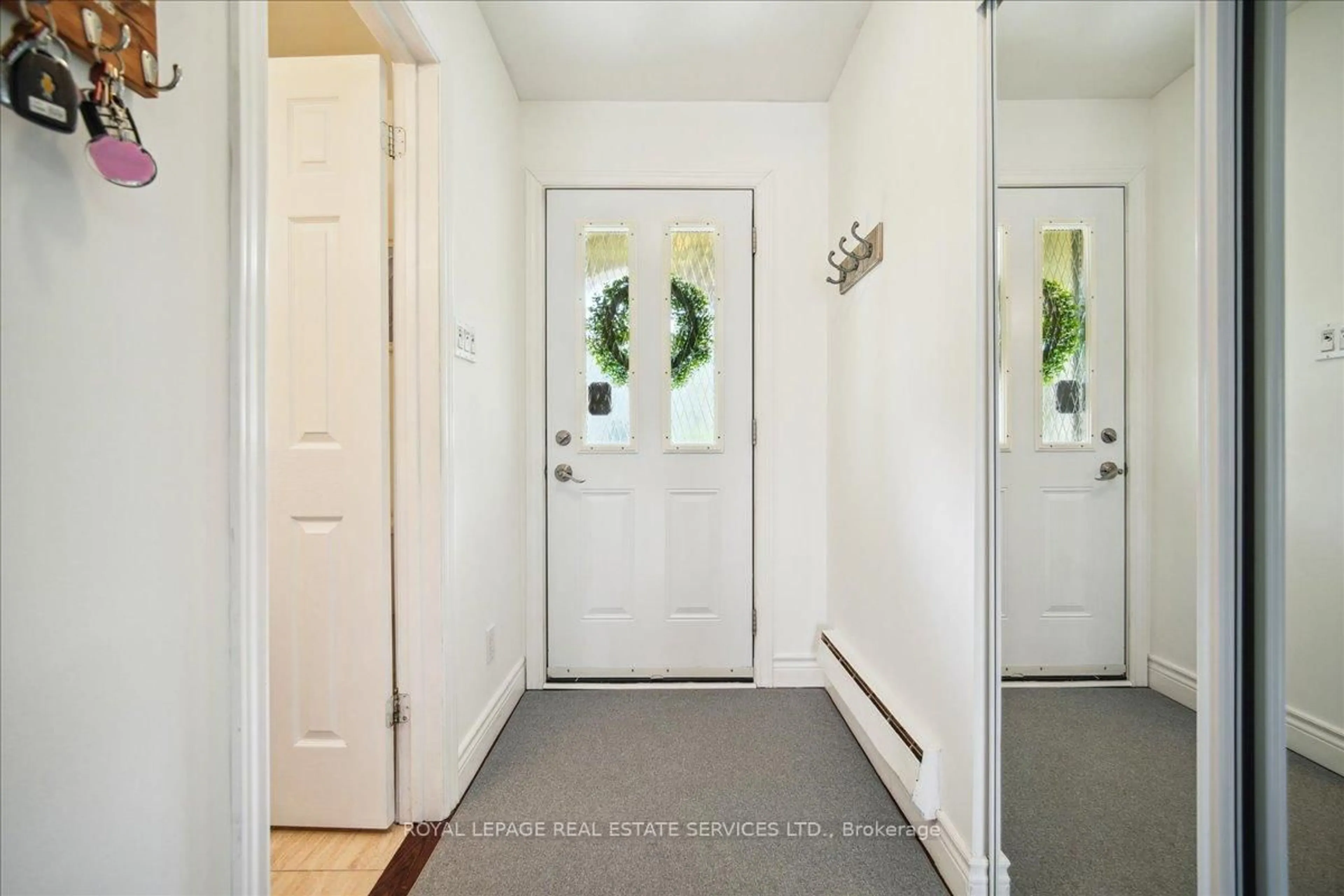 Indoor entryway for 1450 Sixth Line #19, Oakville Ontario L6H 1X7