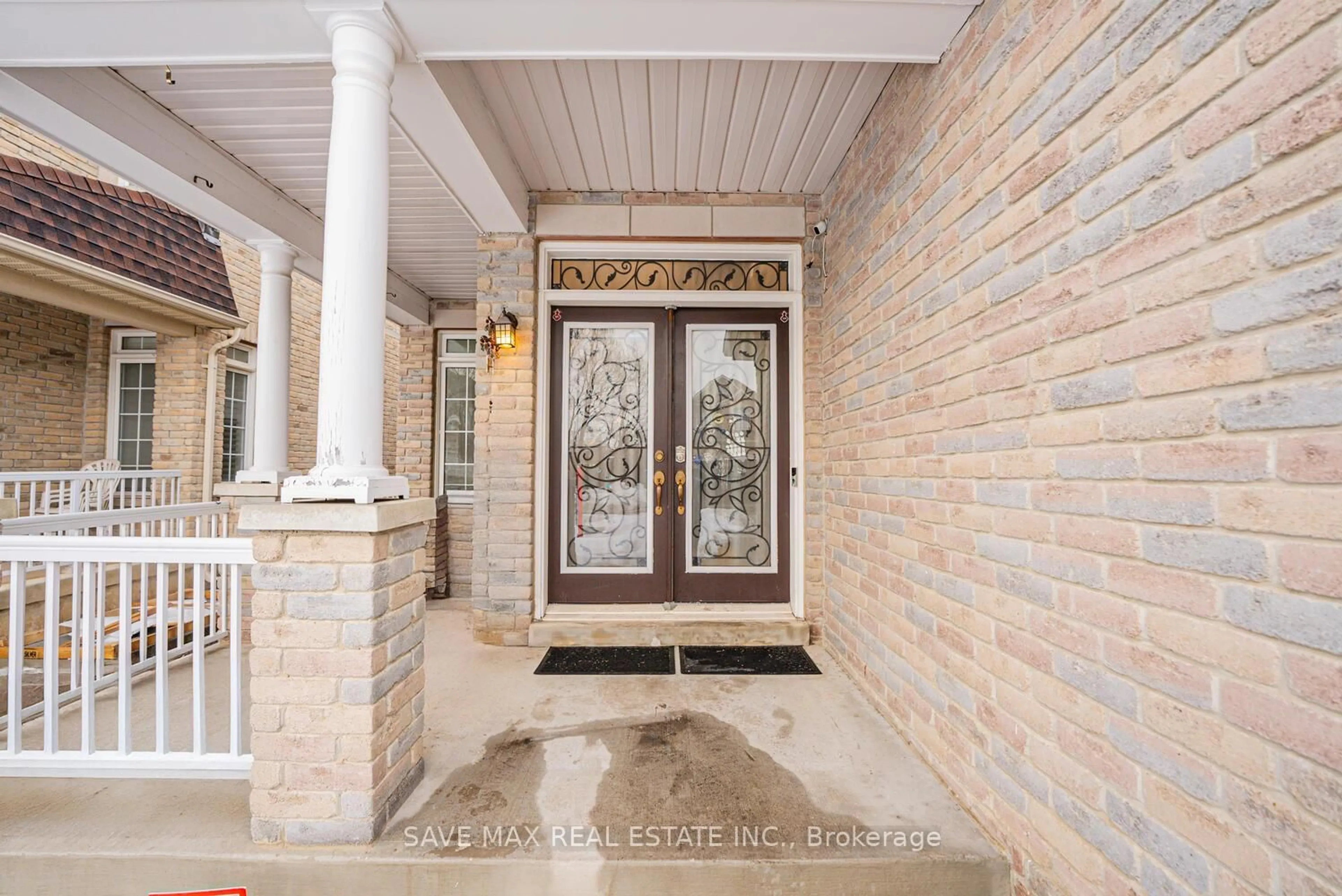 Indoor entryway for 27 Messina Ave, Brampton Ontario L6Y 0M8