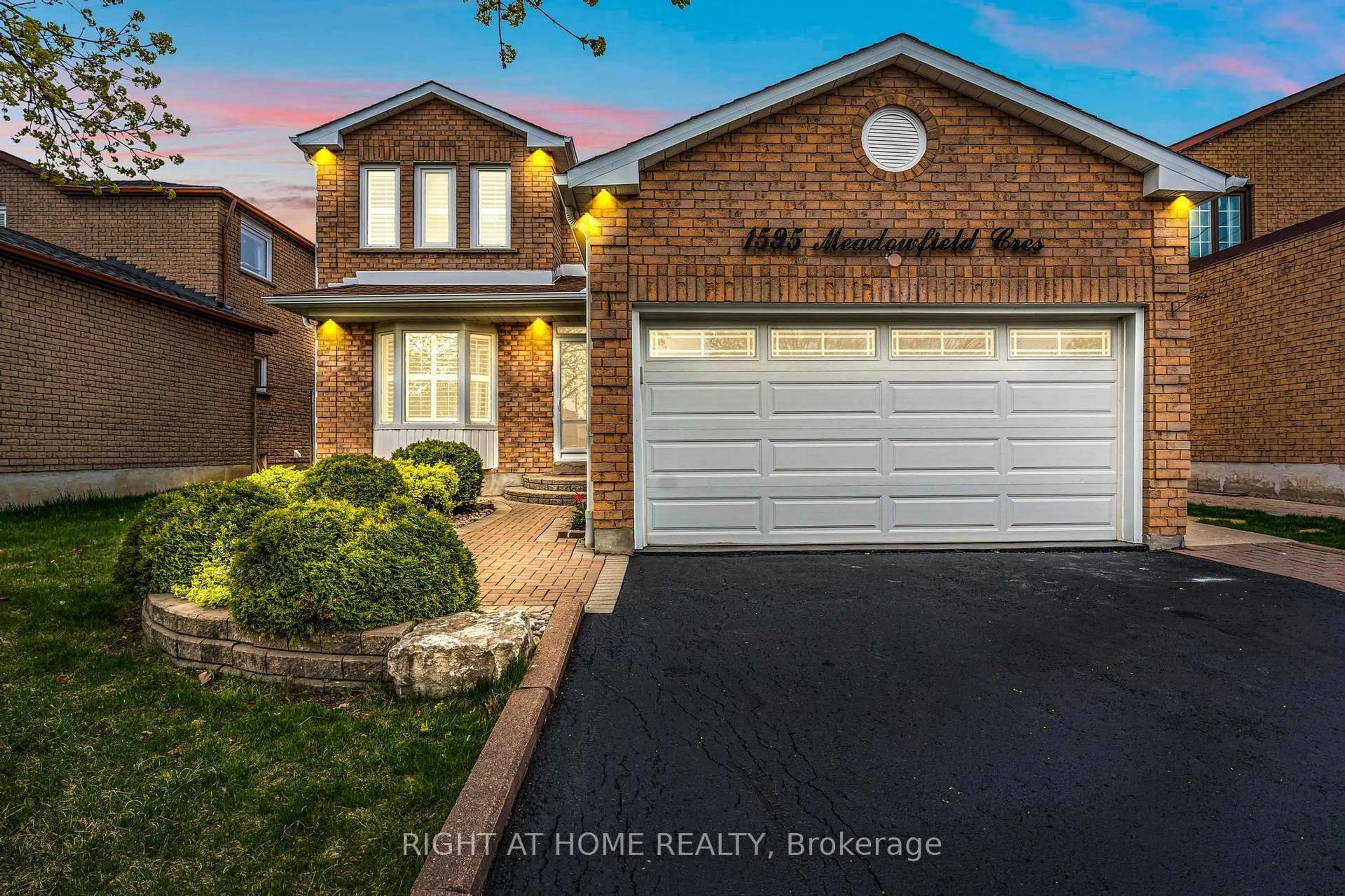 Home with brick exterior material, street for 1595 Meadowfield Cres, Mississauga Ontario L5M 4T5