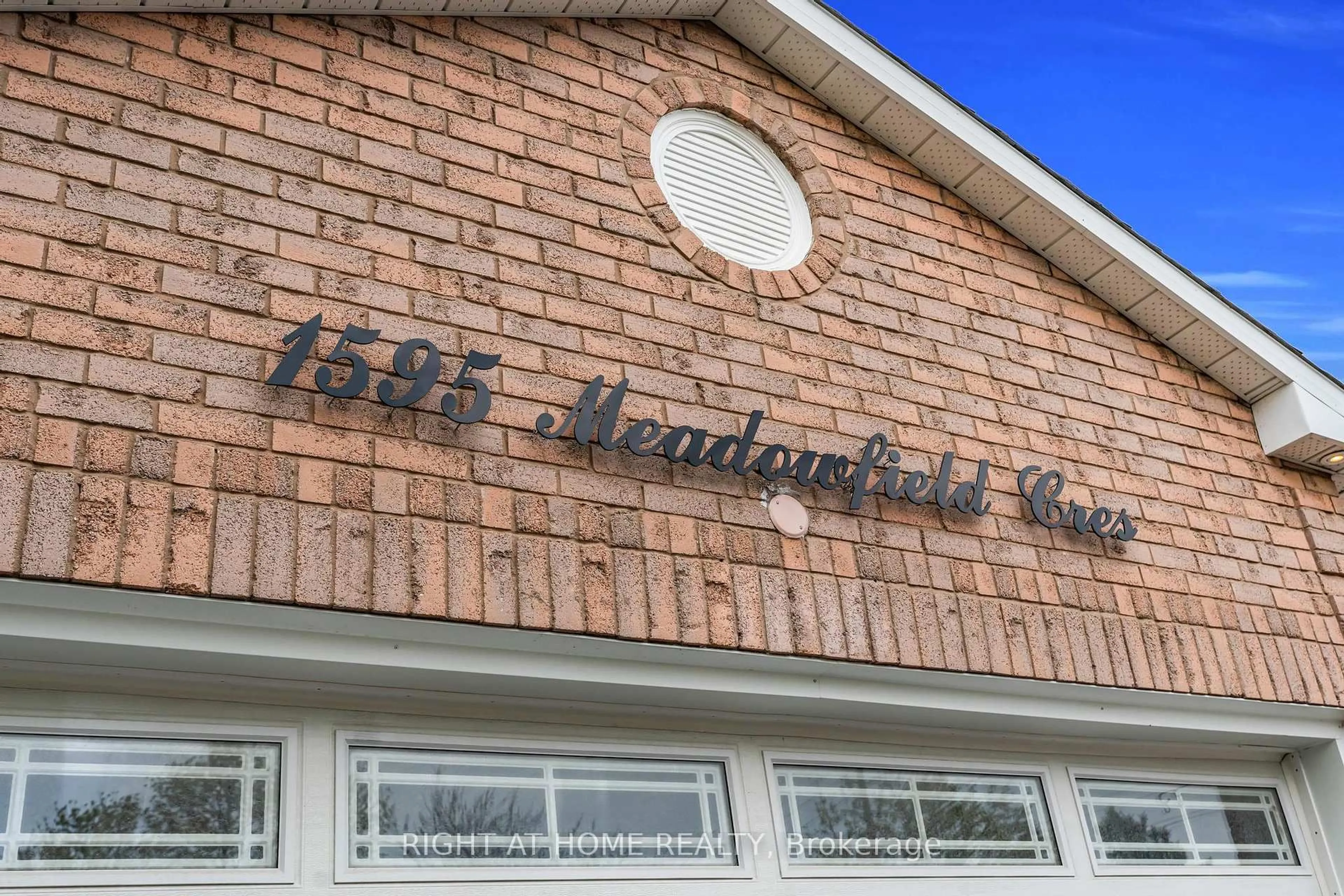 Home with brick exterior material, building for 1595 Meadowfield Cres, Mississauga Ontario L5M 4T5