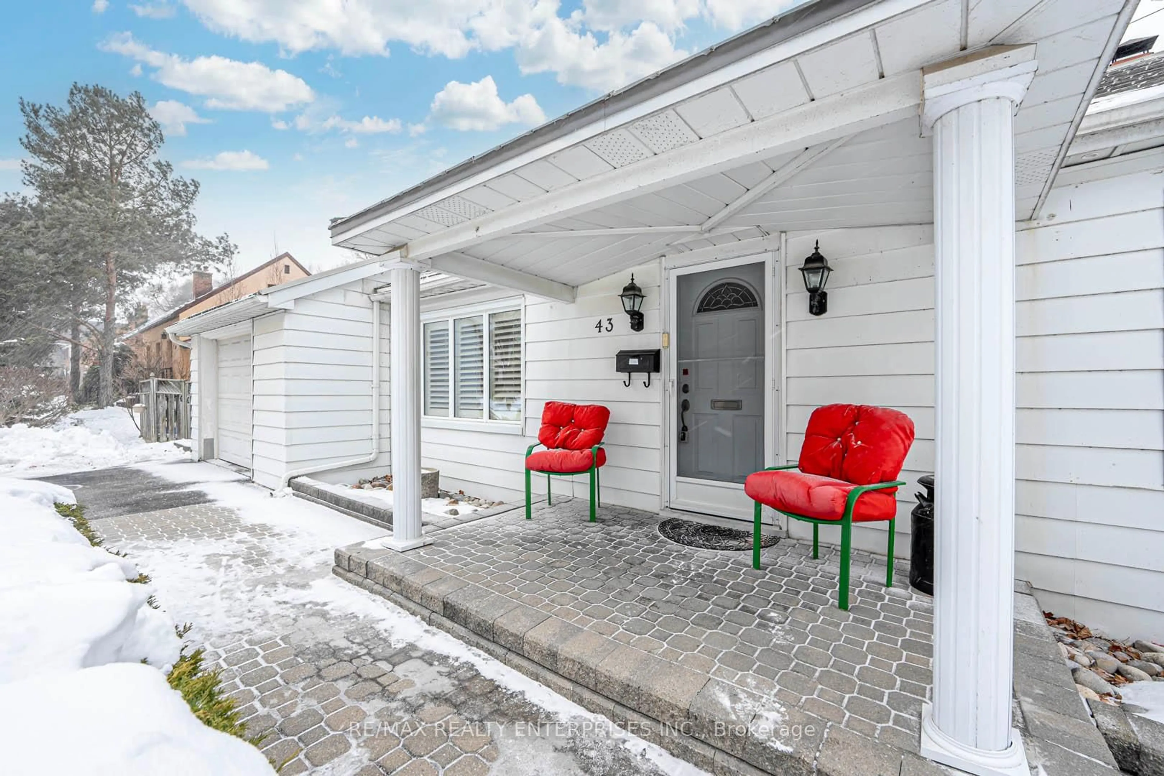 Patio, street for 43 Maple Ave, Mississauga Ontario L5H 2R5
