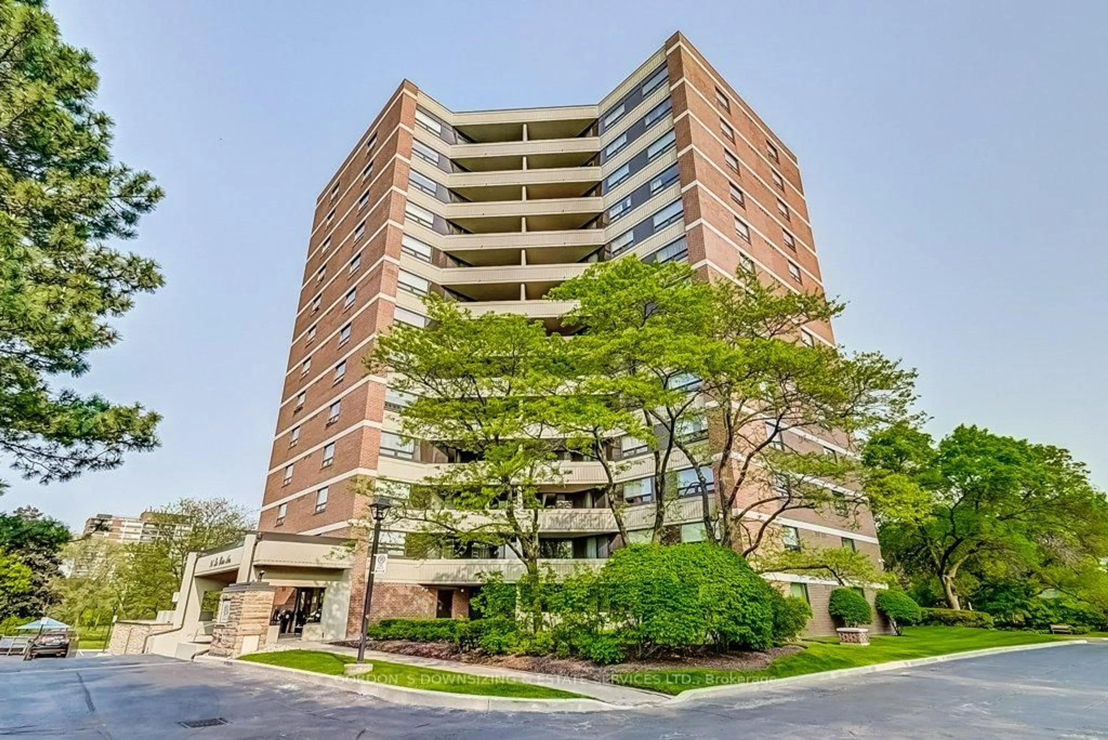 Indoor foyer for 95 La Rose Ave #1008, Toronto Ontario M9P 3T2
