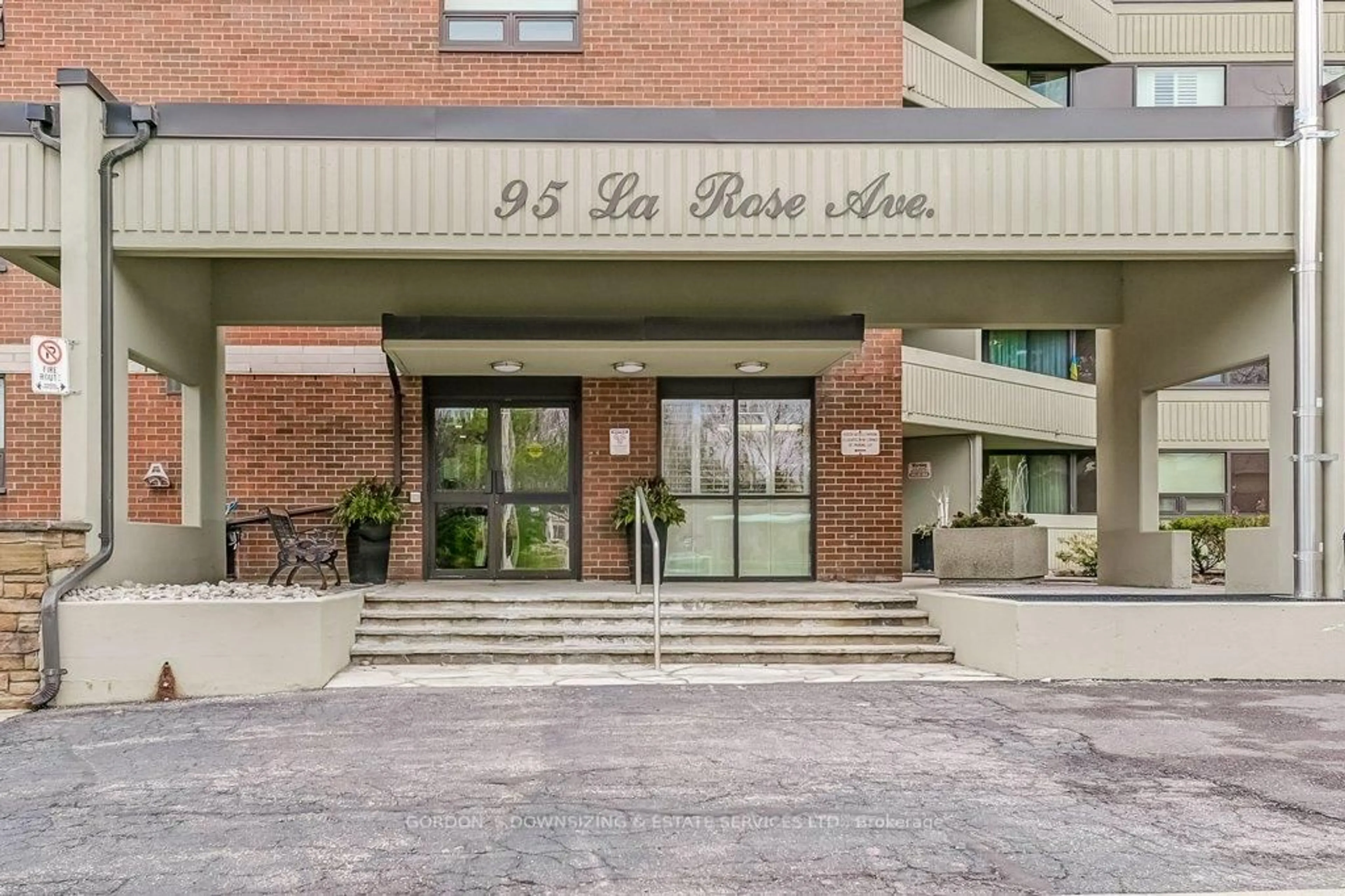 Indoor foyer for 95 La Rose Ave #1008, Toronto Ontario M9P 3T2