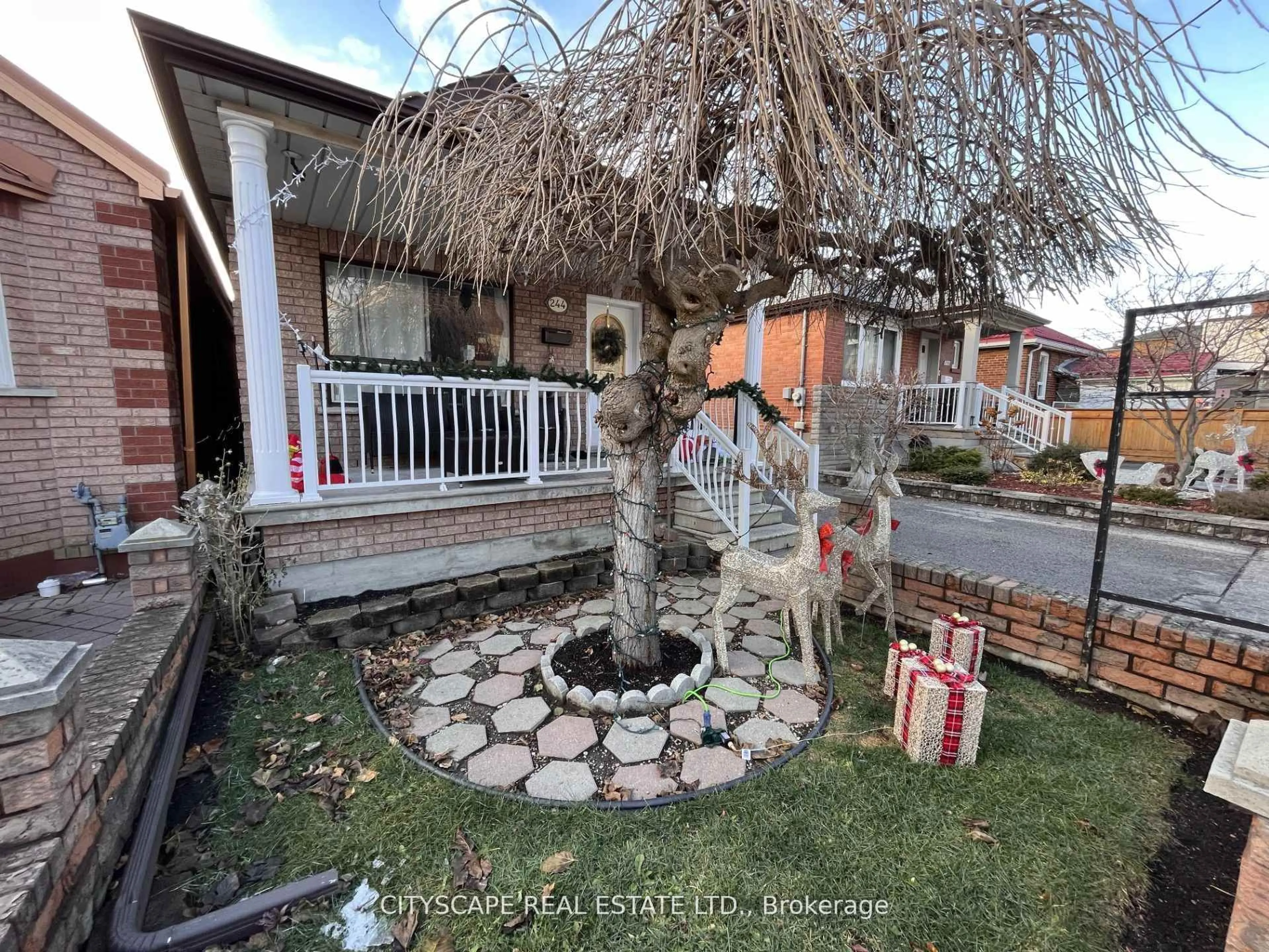A pic from outside/outdoor area/front of a property/back of a property/a pic from drone, street for 244 Rosethorn Ave, Toronto Ontario M6M 3L1