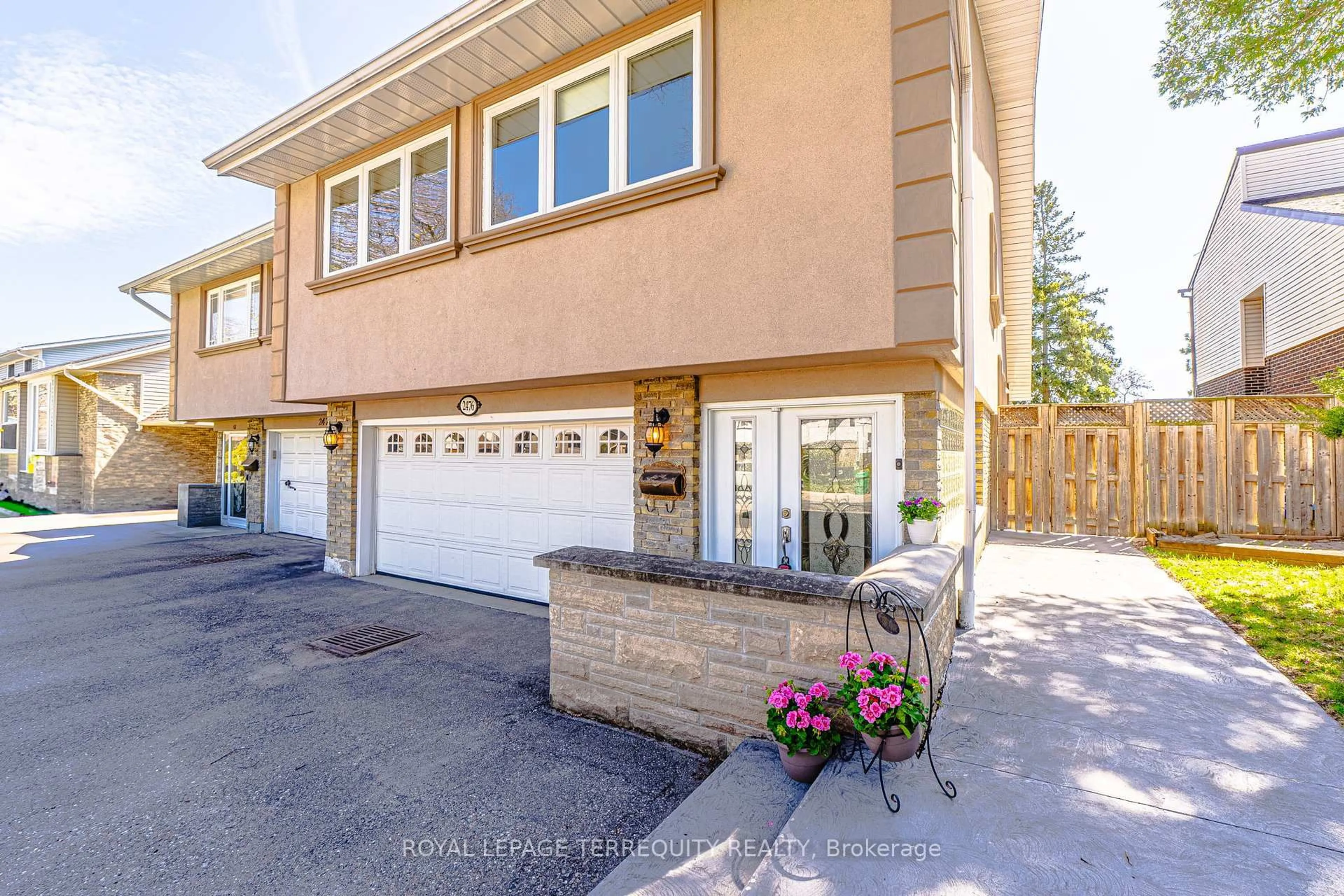 Unknown for 2476 Mainroyal St, Mississauga Ontario L5L 1C9