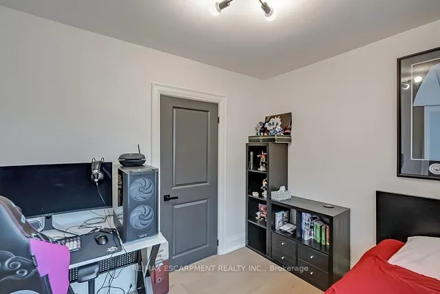Additional property image - 564 Maplehill Dr