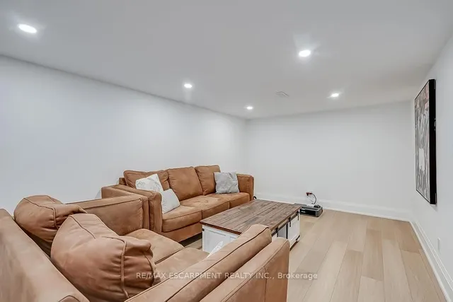 Additional property image - 564 Maplehill Dr