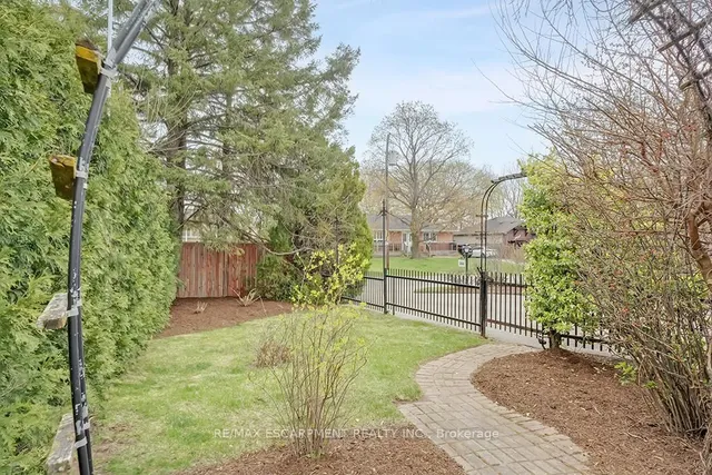 Additional property image - 564 Maplehill Dr