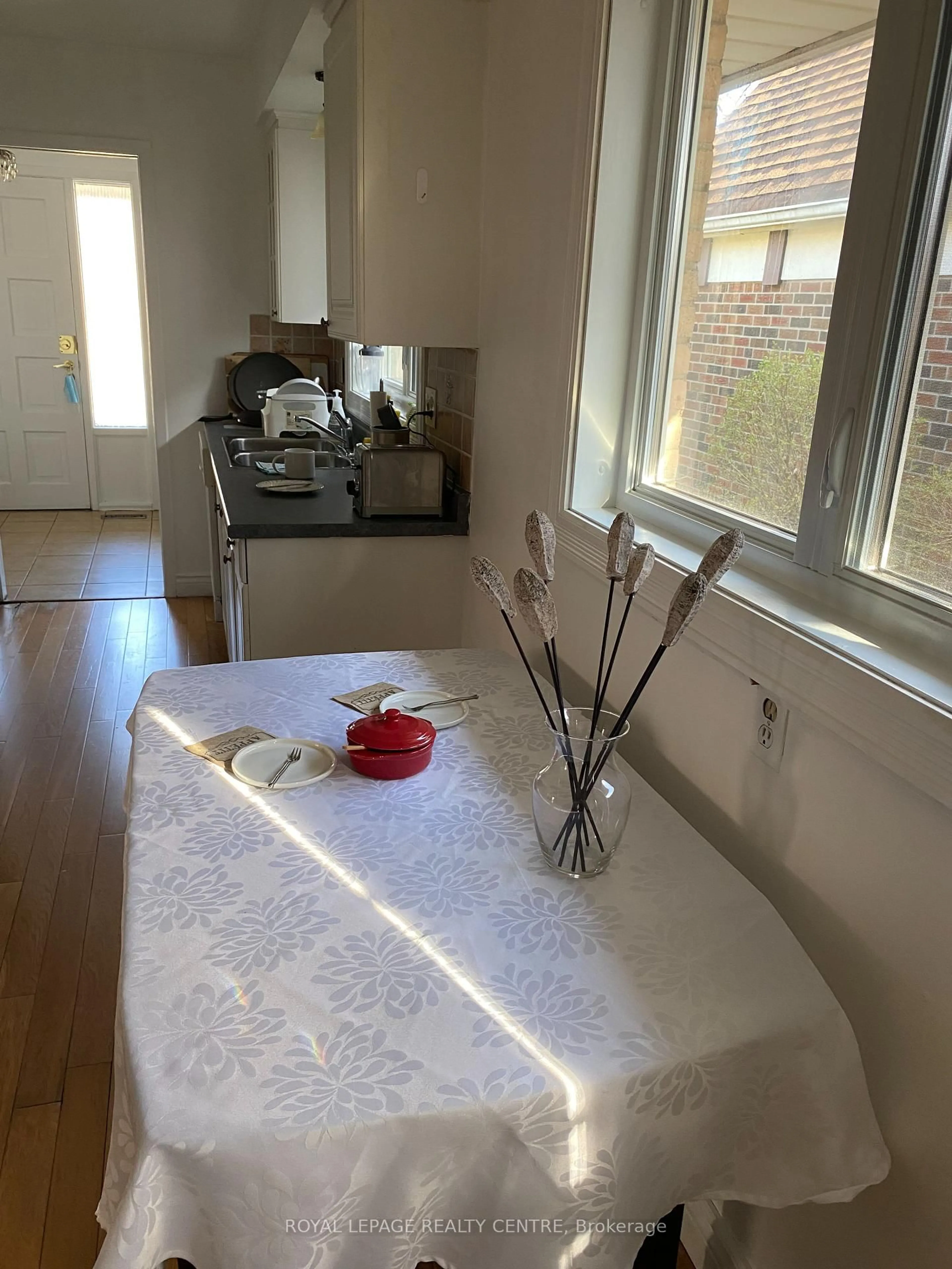 Unknown for 2593 Vineland Rd, Mississauga Ontario L5K 2A3