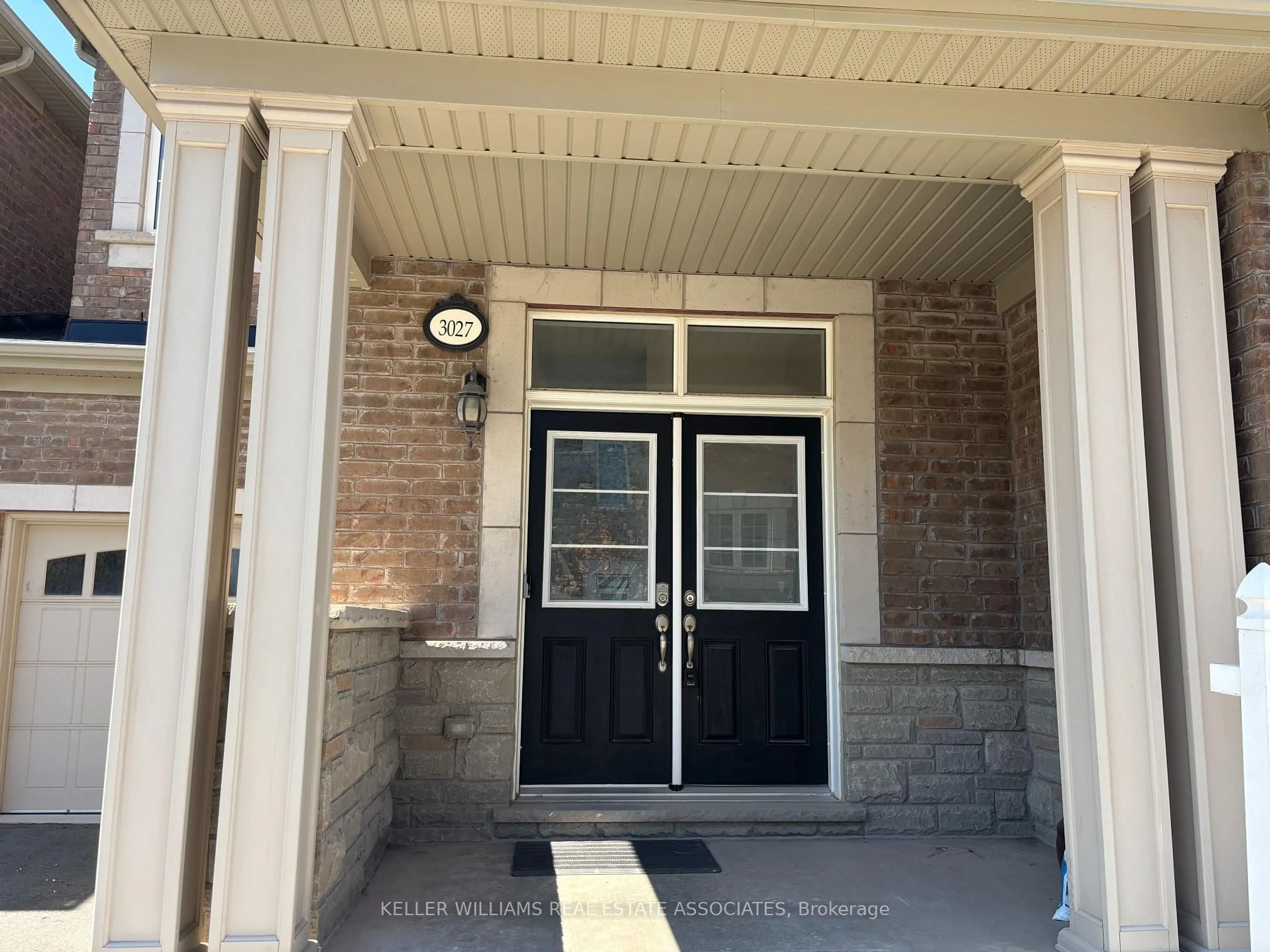 Indoor entryway for 3027 Rivertrail Common N/A, Oakville Ontario L6M 0Z1