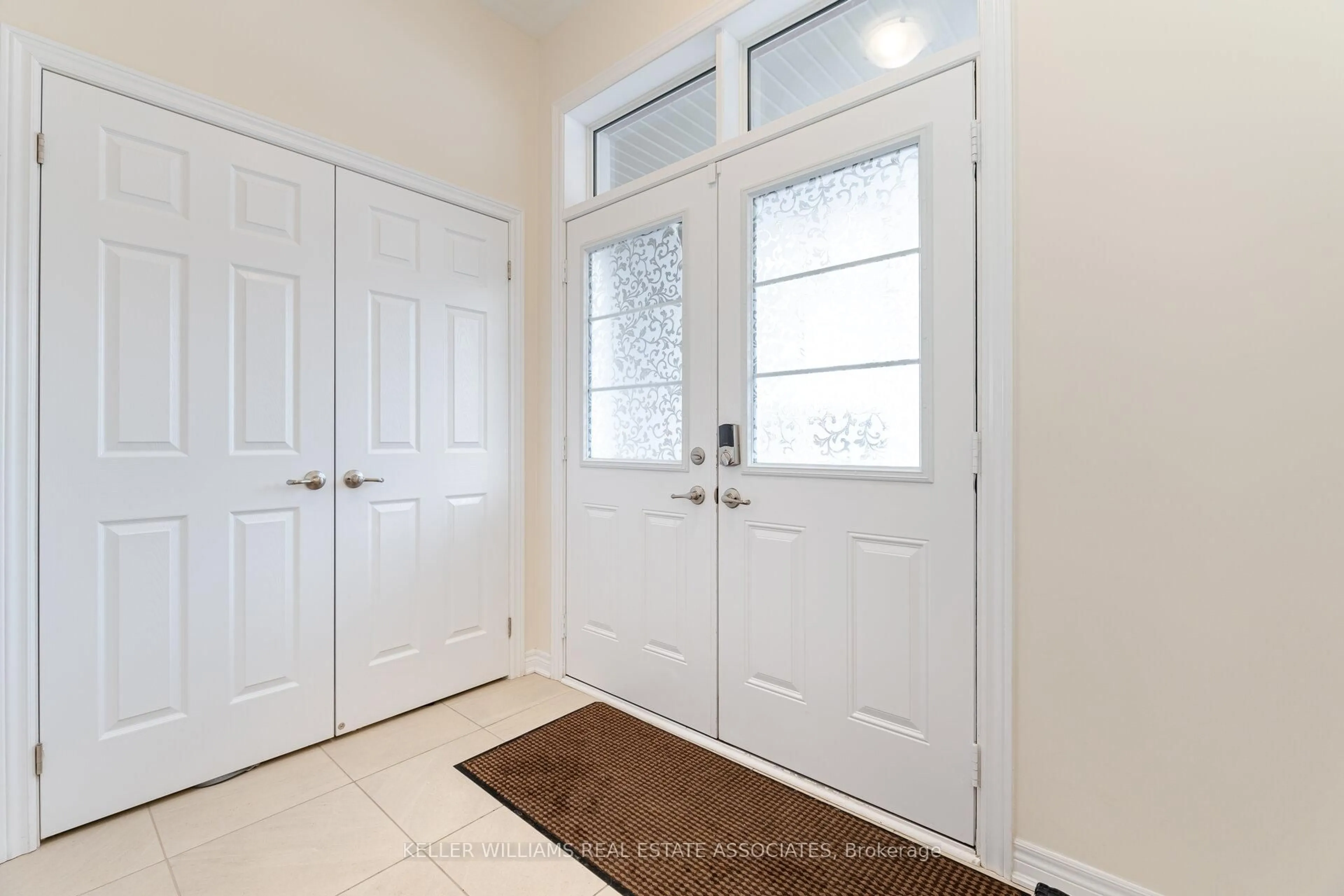 Indoor entryway for 3027 Rivertrail Common N/A, Oakville Ontario L6M 0Z1