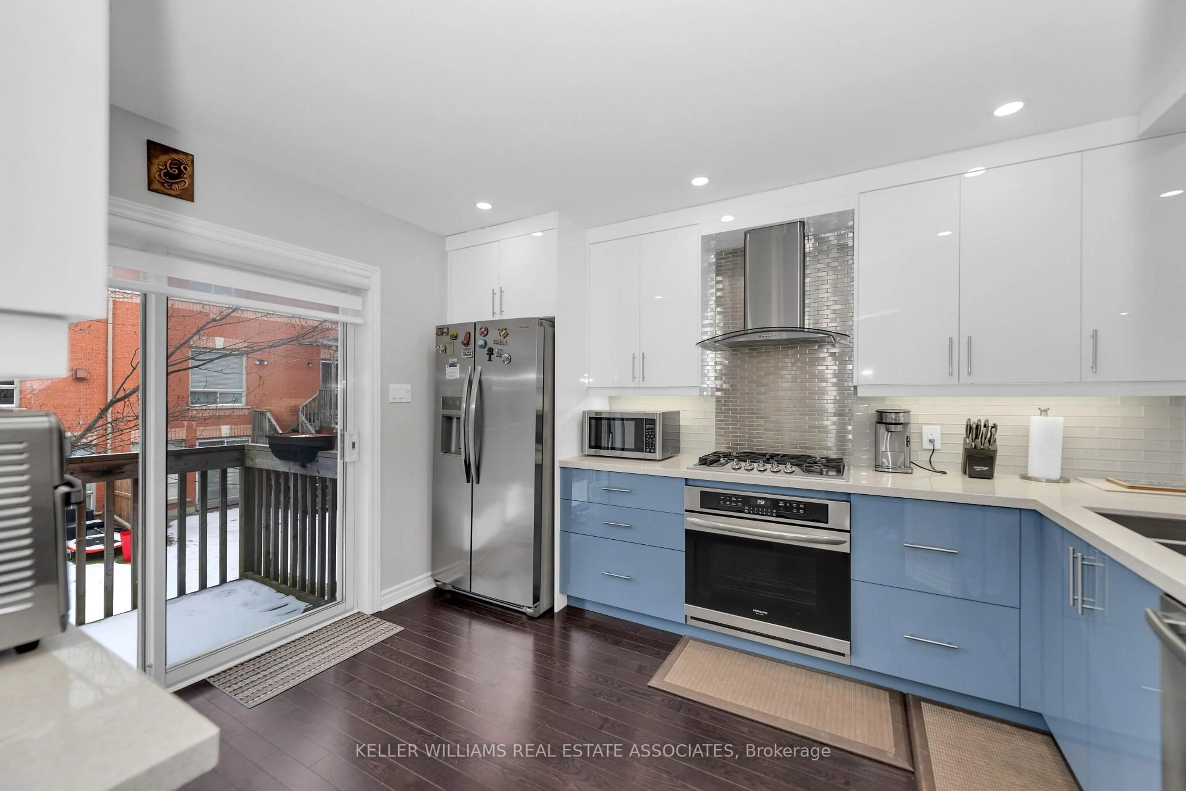 Open concept kitchen, ceramic/tile floor for 5031 East Mill Rd #1, Mississauga Ontario L5V 2M5
