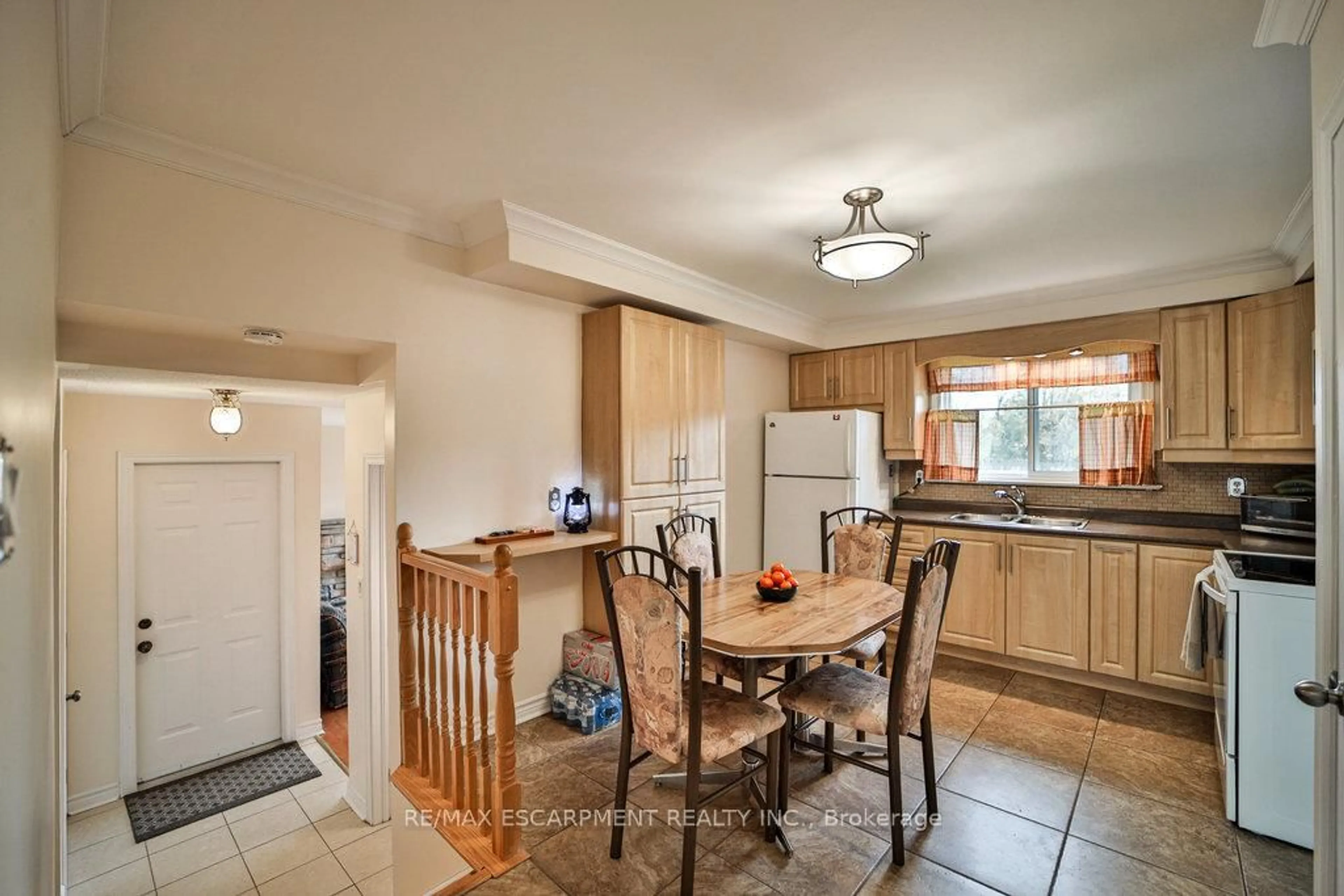 Standard kitchen, ceramic/tile floor for 2276 WYANDOTTE Dr, Oakville Ontario L6L 2T5