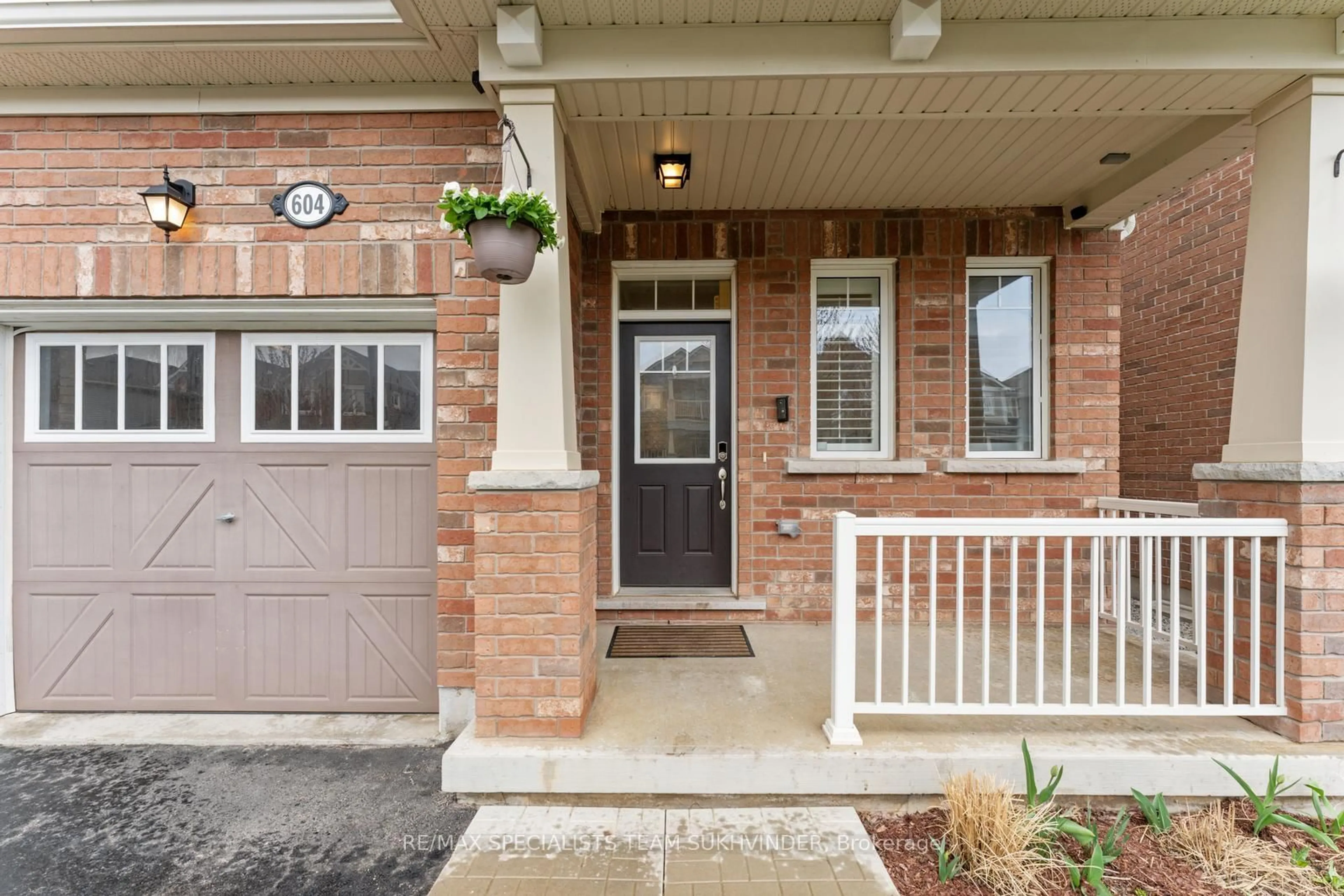Indoor entryway for 604 Langholm St, Milton Ontario L9T 9A2