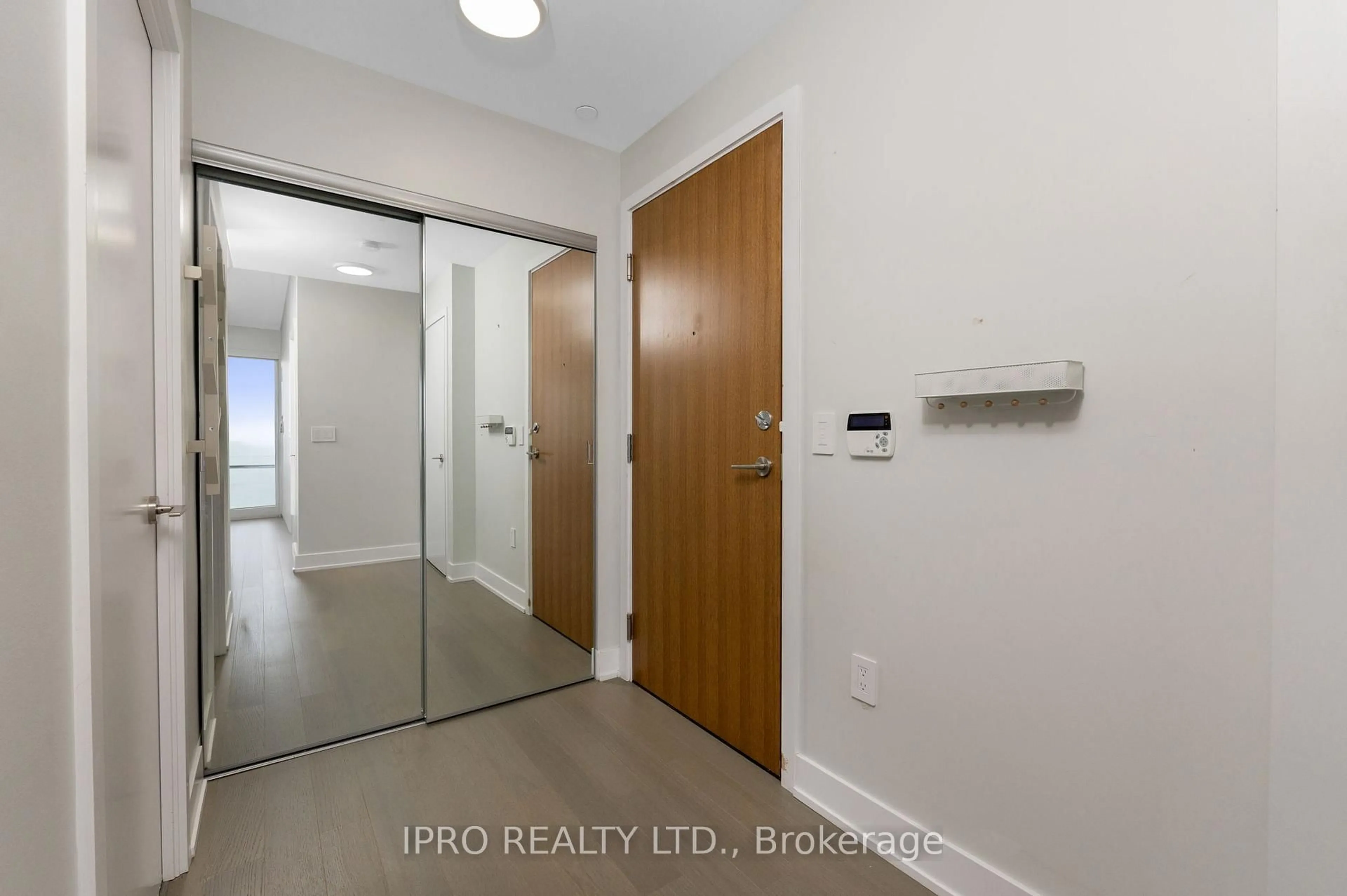 Indoor entryway for 30 Shore Breeze Dr #5810, Toronto Ontario M8V 0J1