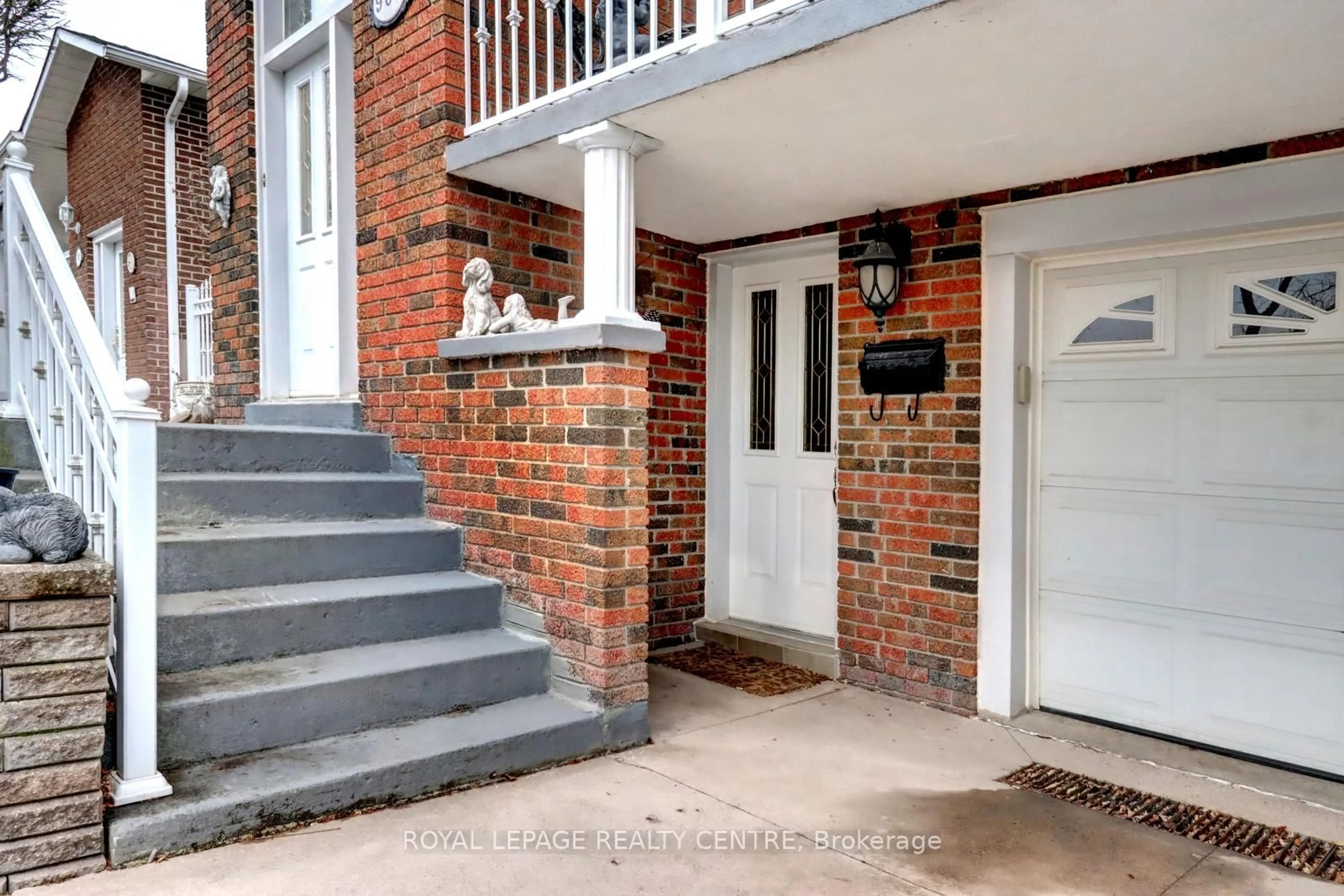 Unknown for 901 Blairholm Ave, Mississauga Ontario L5C 1G5