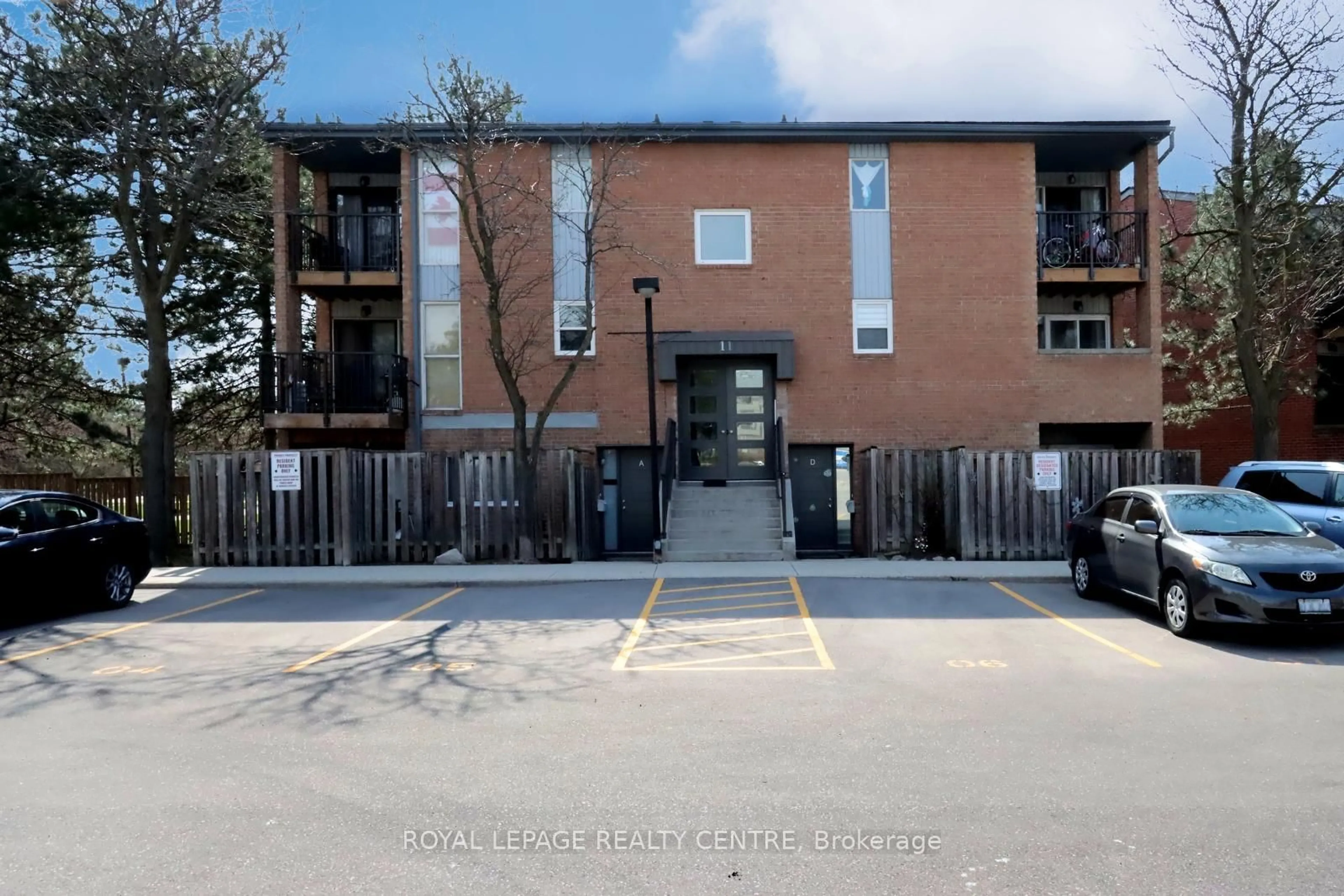 A pic from outside/outdoor area/front of a property/back of a property/a pic from drone, building for 2866 Battleford Rd #11C, Mississauga Ontario L5N 3L3
