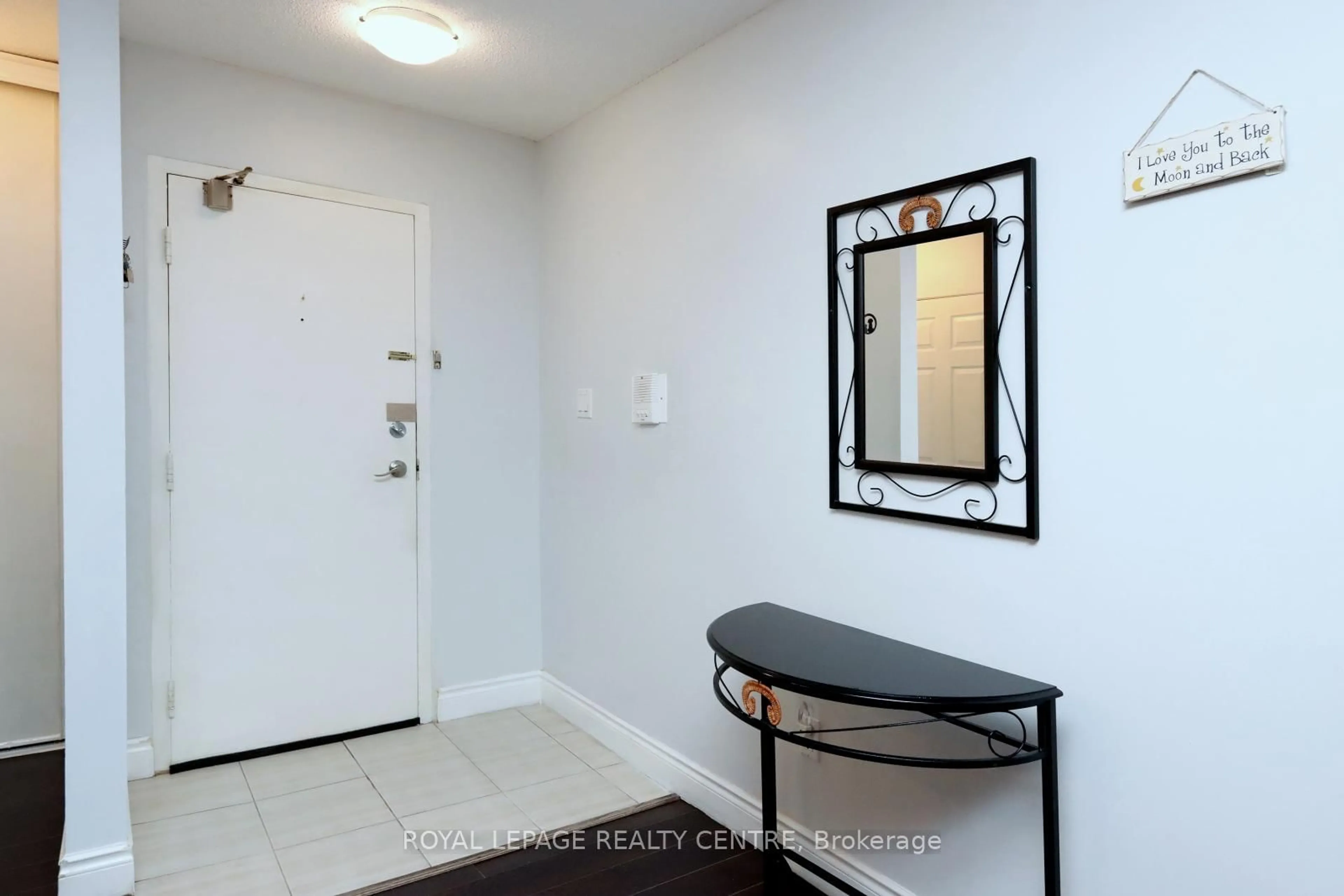 Indoor entryway for 2866 Battleford Rd #11C, Mississauga Ontario L5N 3L3