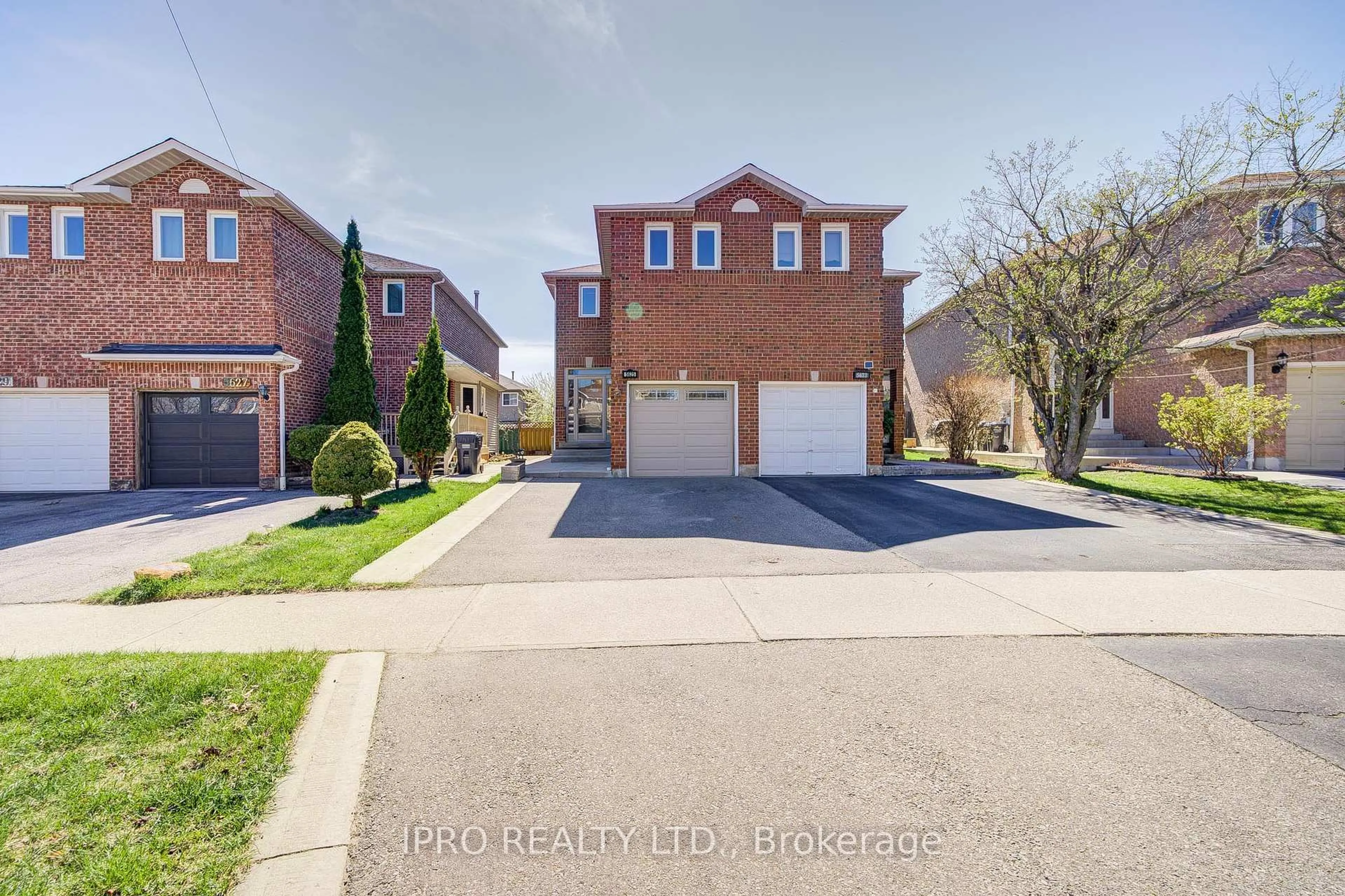 Home with brick exterior material, street for 5625 Whistler Cres, Mississauga Ontario L4Z 3R6
