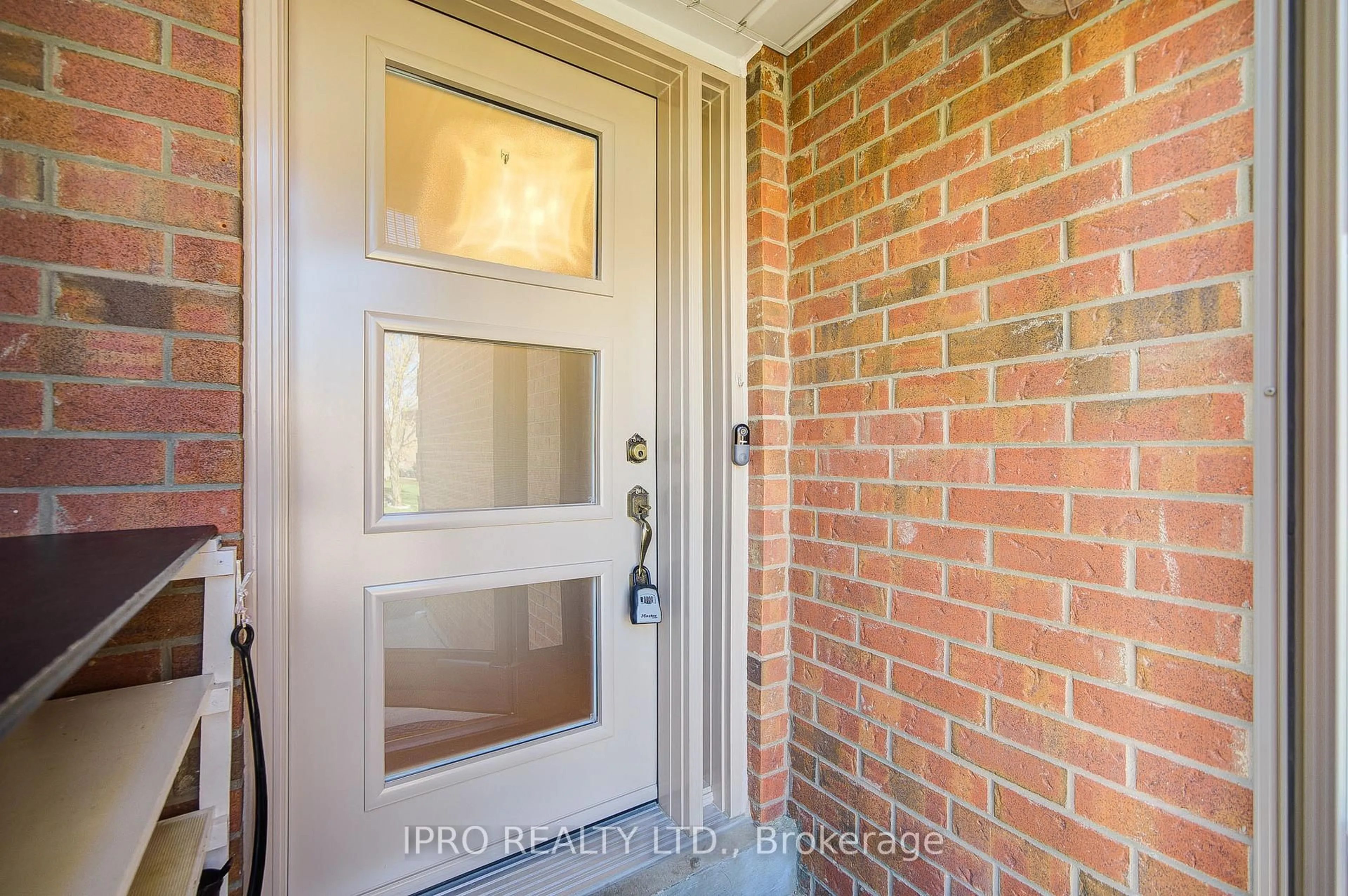 Indoor entryway for 5625 Whistler Cres, Mississauga Ontario L4Z 3R6
