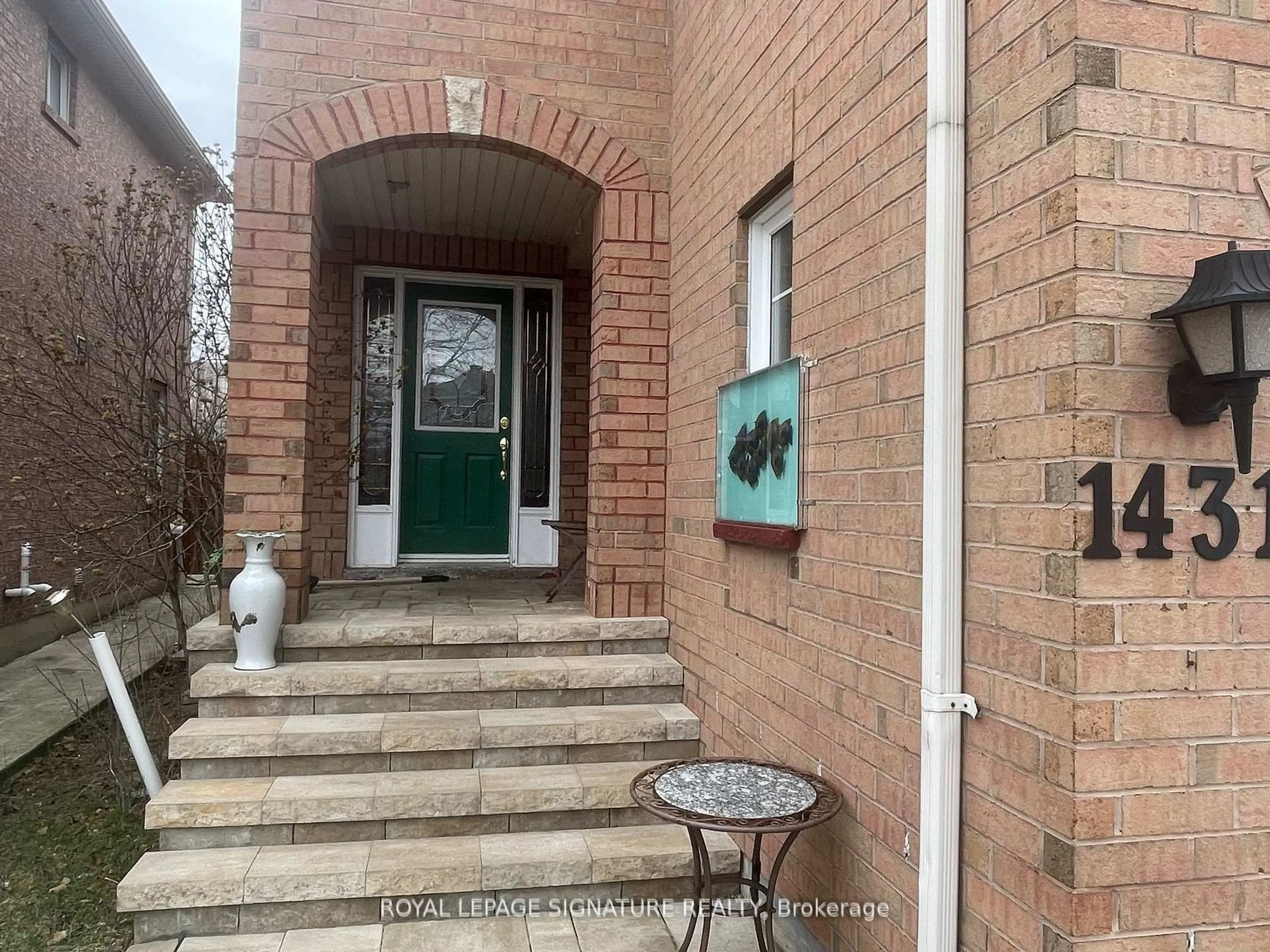 Unknown for 1431 Spring Garden Crt, Mississauga Ontario L5N 8K6