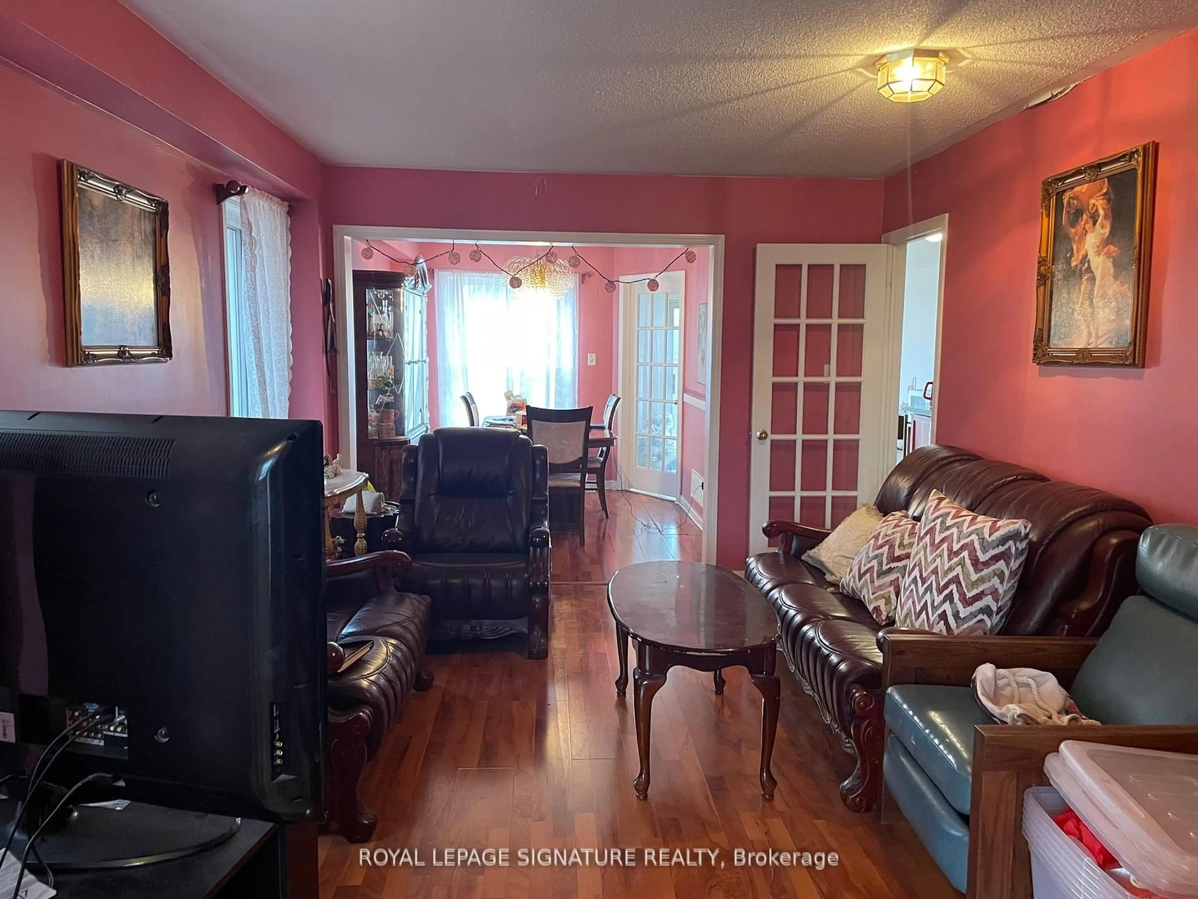 Living room with furniture, wood/laminate floor for 1431 Spring Garden Crt, Mississauga Ontario L5N 8K6