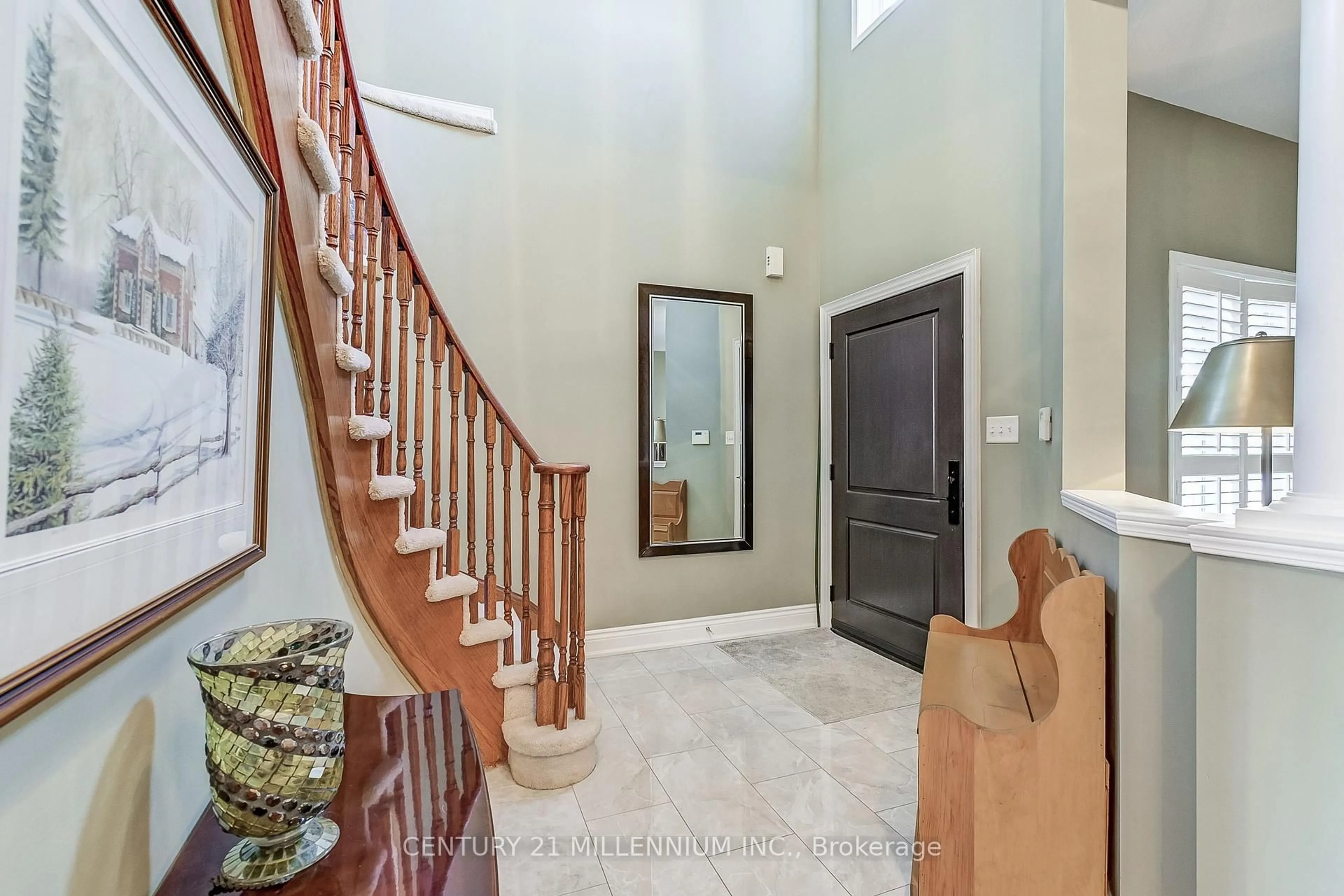 Indoor entryway for 6 Collingwood Ave, Brampton Ontario L7A 2E5
