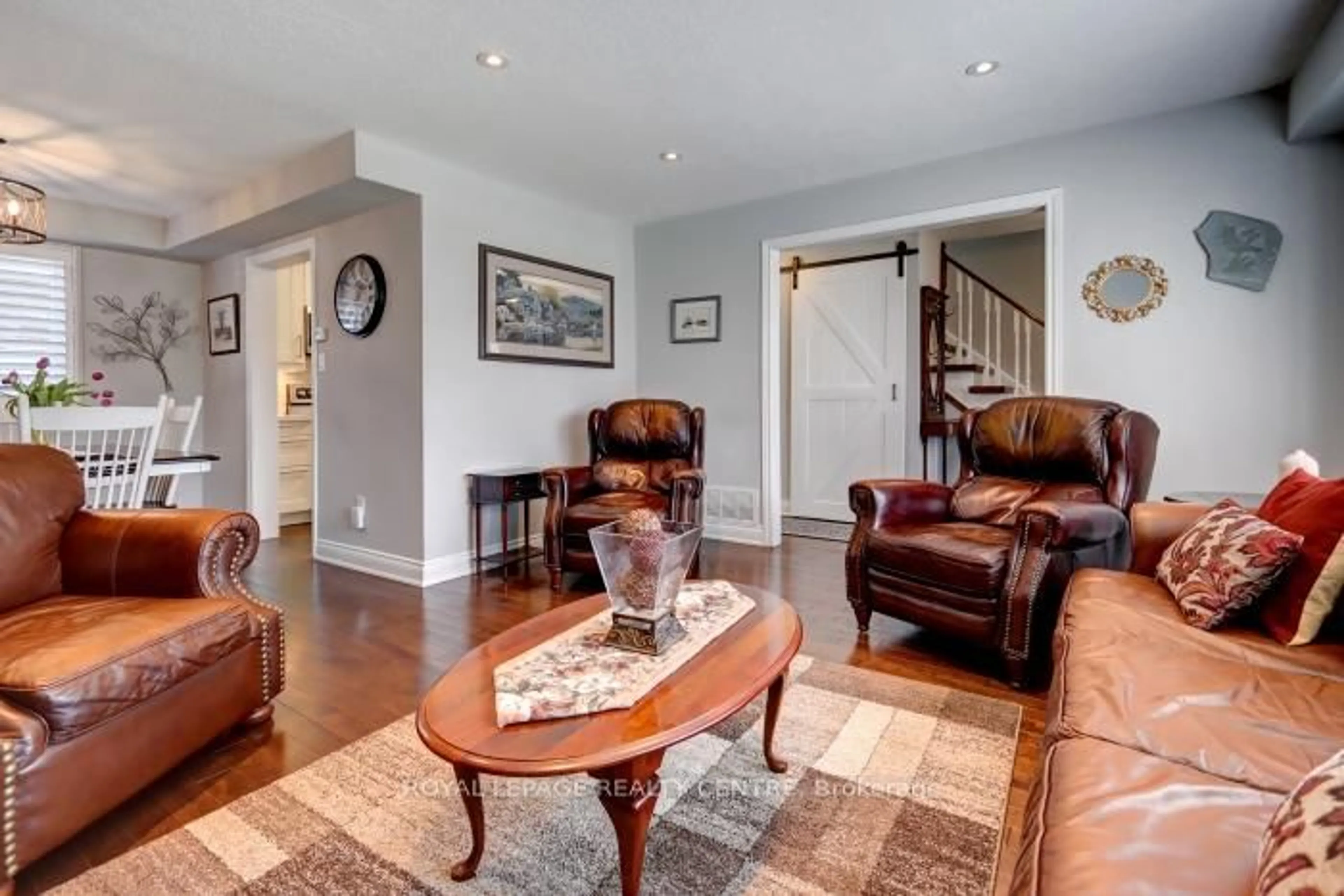 Living room with furniture, unknown for 906 Cabot Tr, Milton Ontario L9T 3Y4