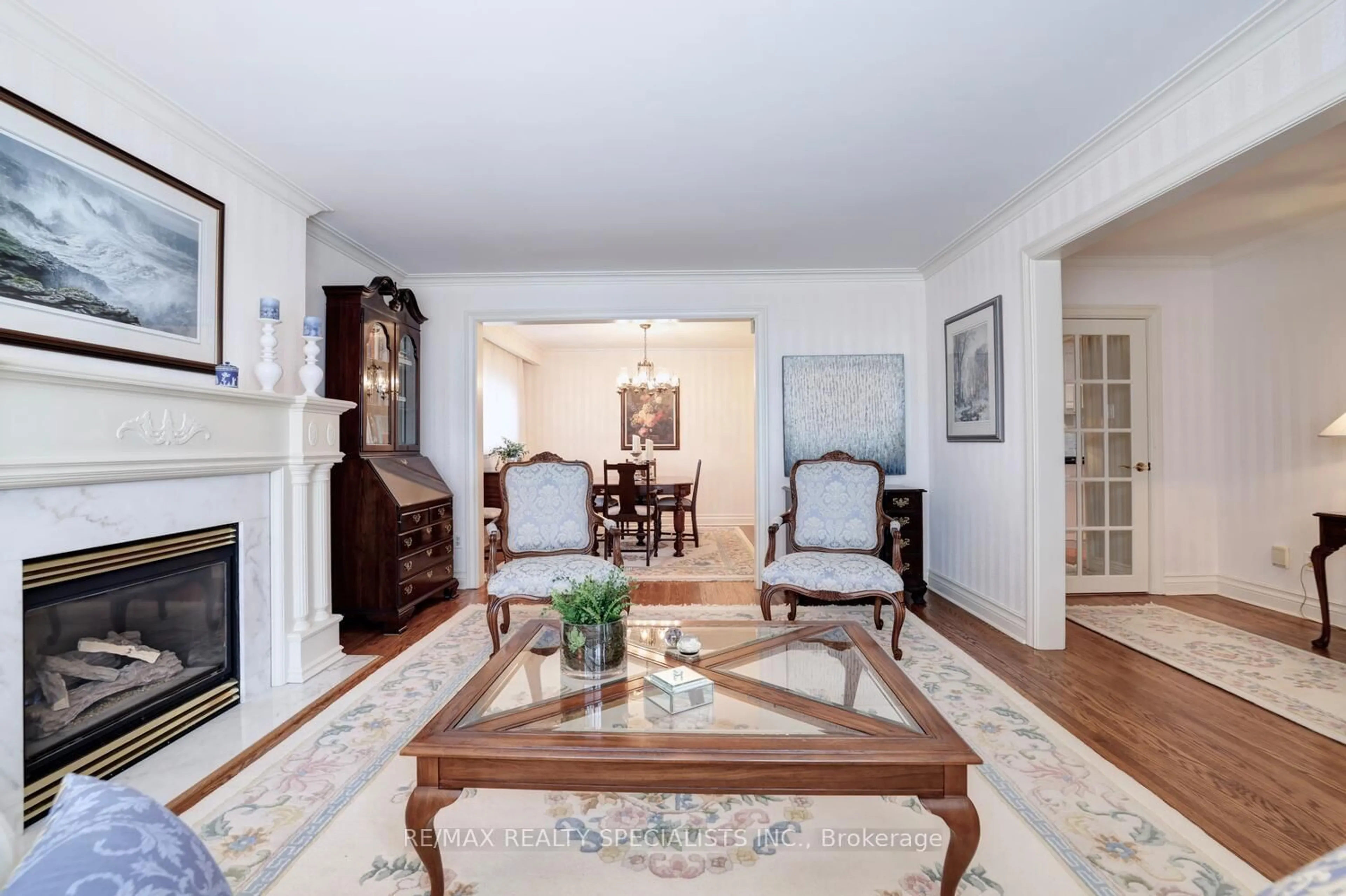 Living room with furniture, unknown for 3461 Lincove Terr, Mississauga Ontario L4Y 3N4