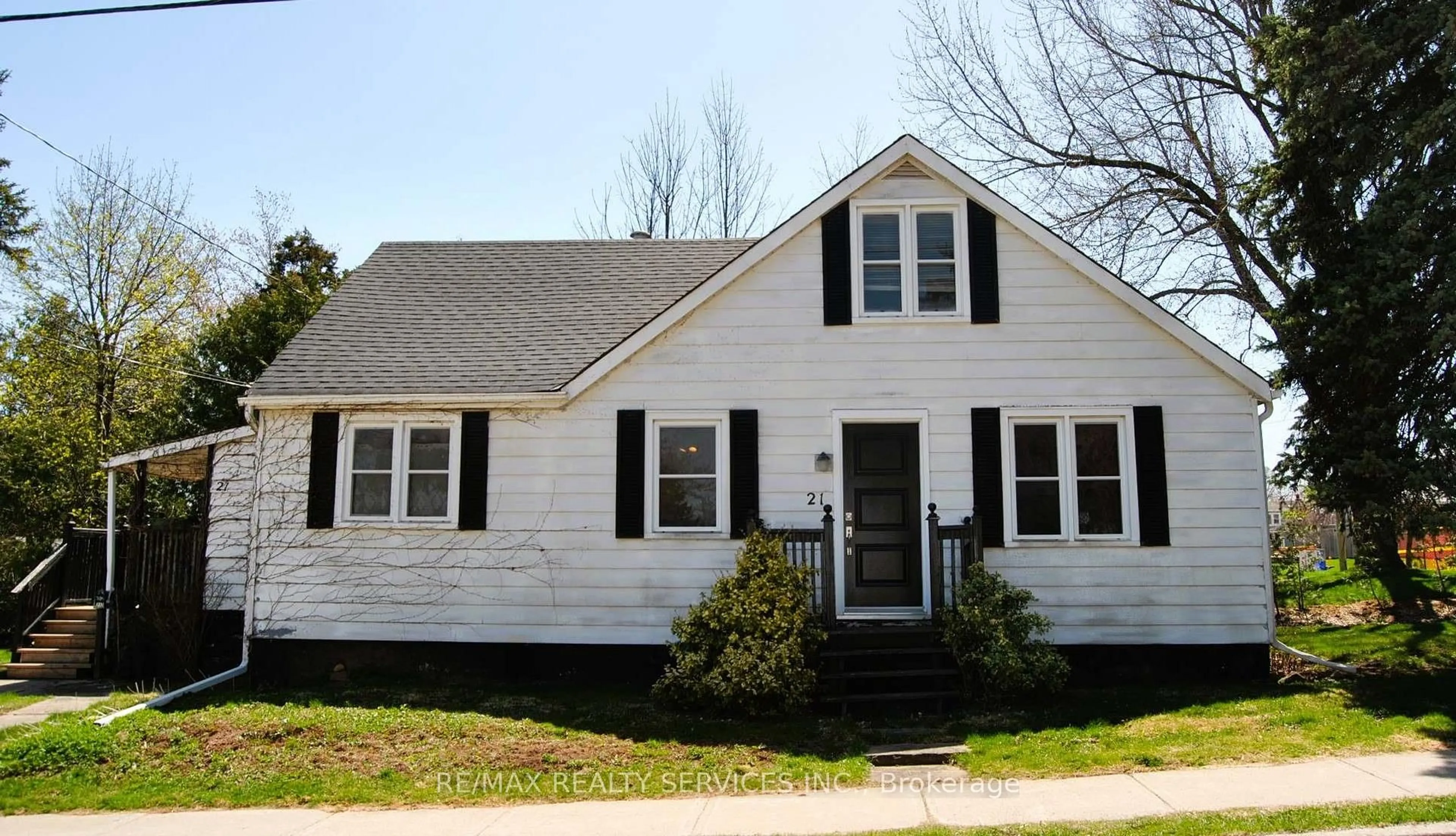 Home with vinyl exterior material, street for 21 Ewing St, Halton Hills Ontario L7G 2P8