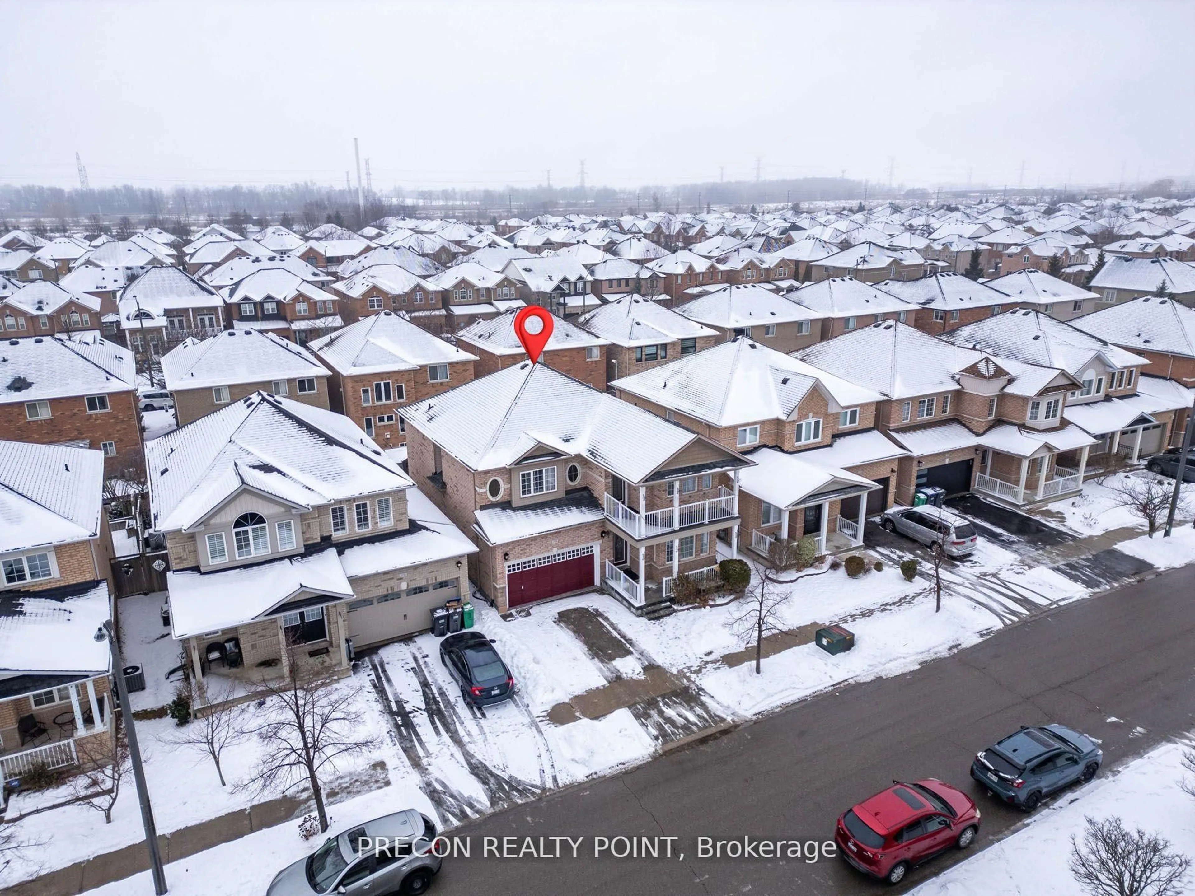 A pic from outside/outdoor area/front of a property/back of a property/a pic from drone, unknown for 5730 Macphee Rd, Mississauga Ontario L5M 7B2