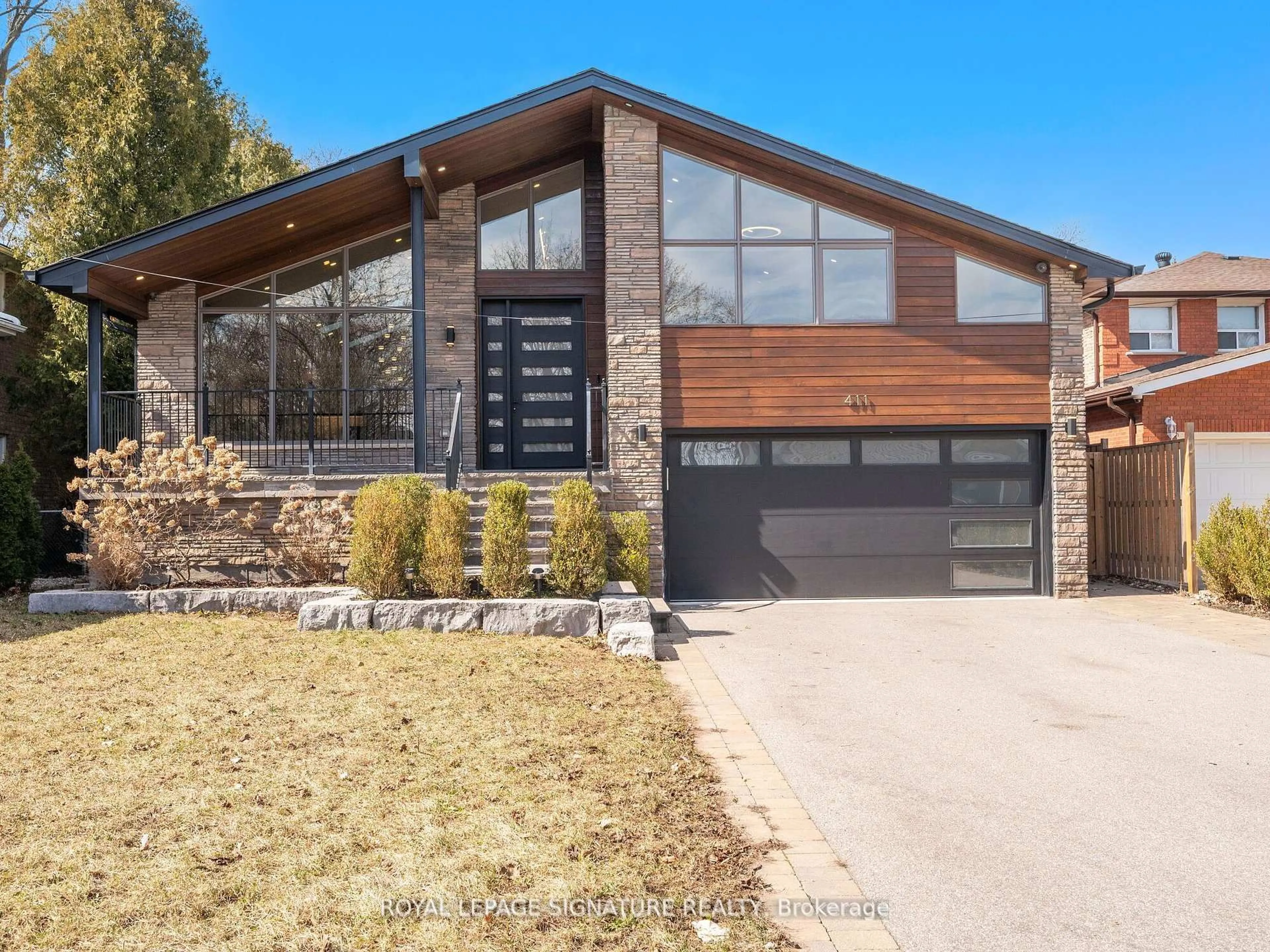 Home with brick exterior material, street for 411 Targa Rd, Mississauga Ontario L5A 1S7
