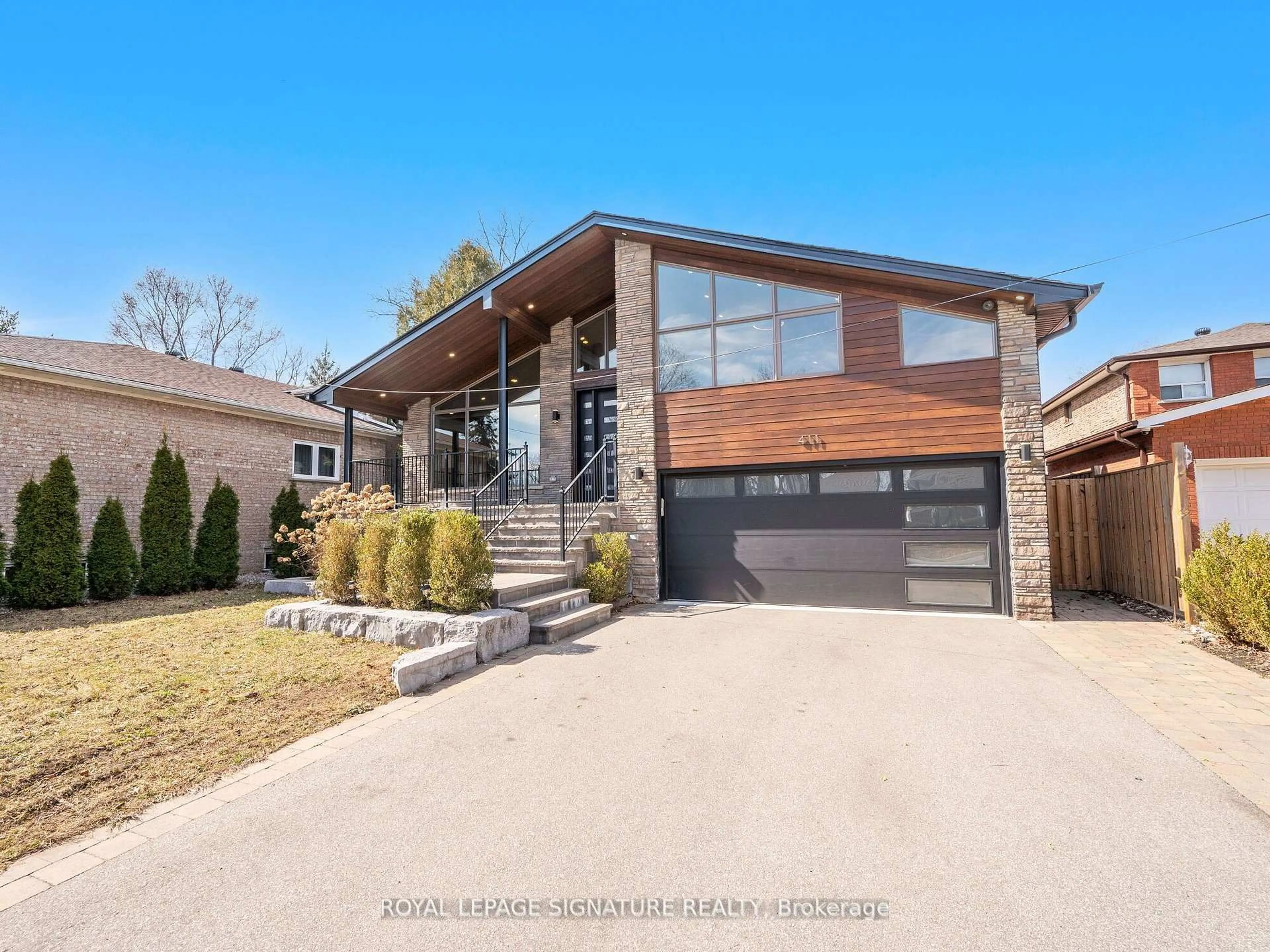 Home with brick exterior material, street for 411 Targa Rd, Mississauga Ontario L5A 1S7