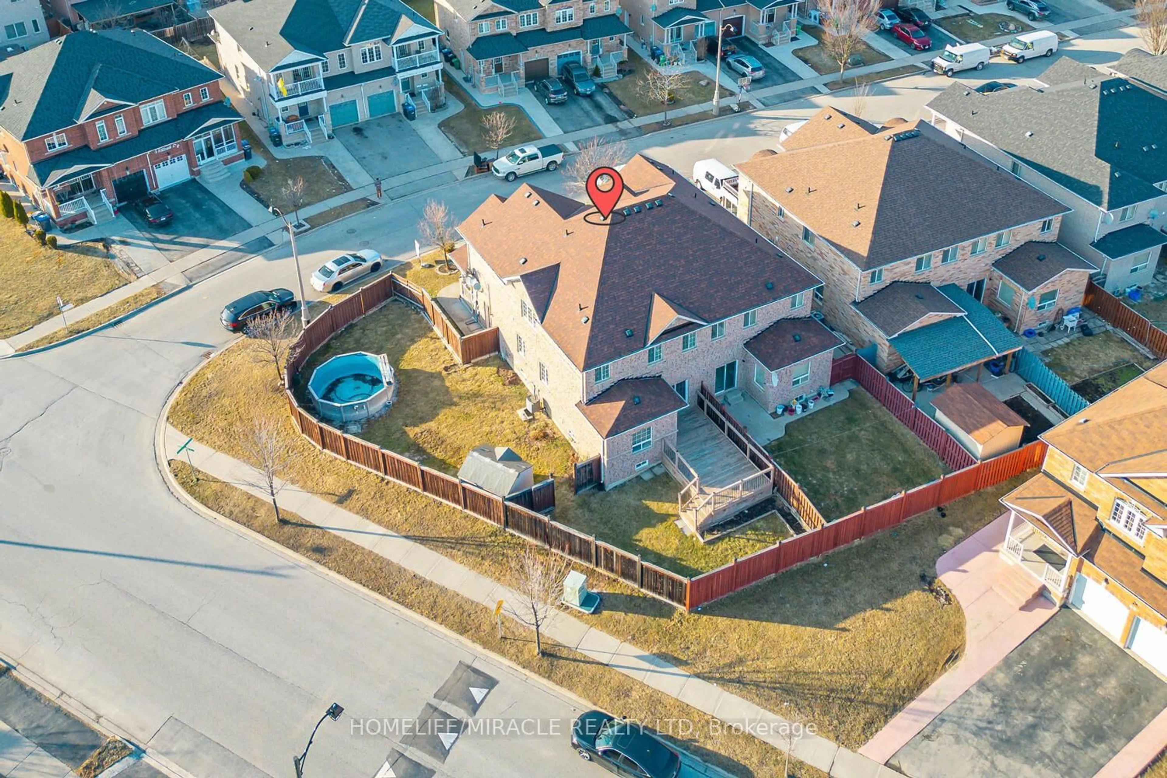 A pic from outside/outdoor area/front of a property/back of a property/a pic from drone, street for 1 Kettlewell Cres, Brampton Ontario L6R 0T3