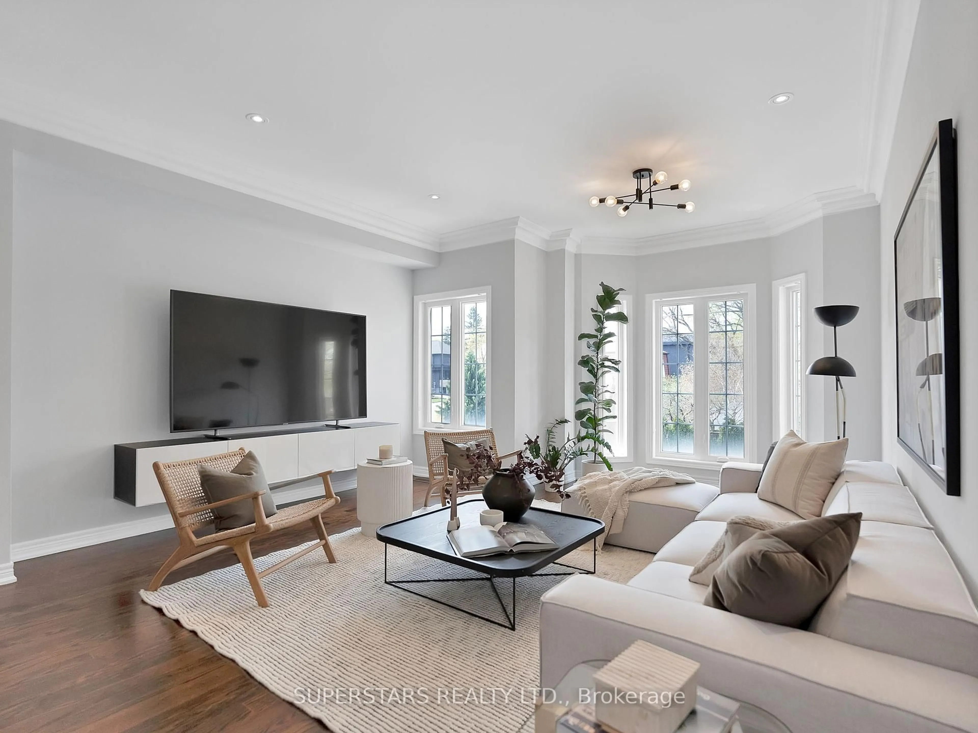Living room with furniture, unknown for 1E Bowsprit Ave, Toronto Ontario M9P 2Y4