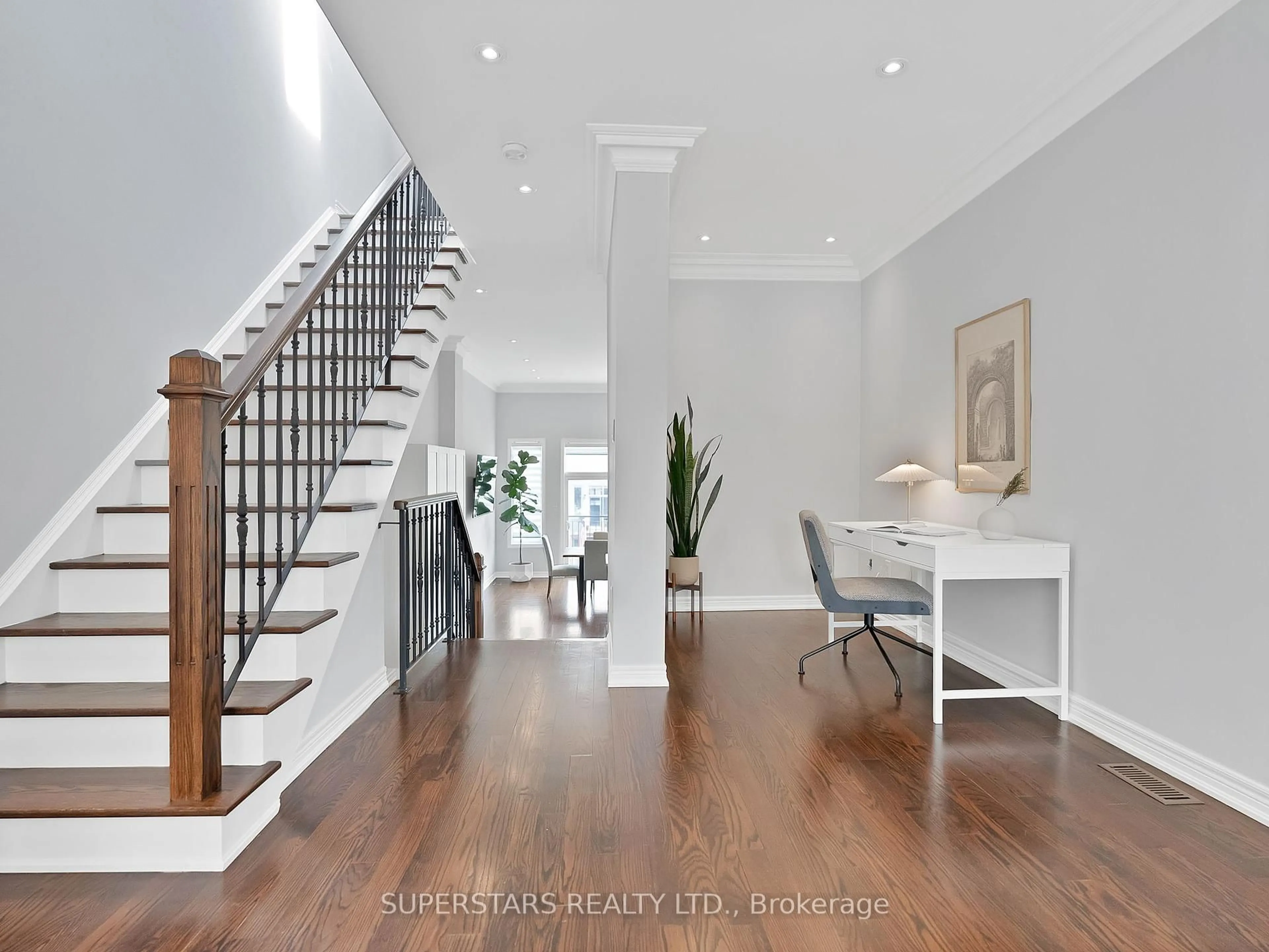Indoor entryway for 1E Bowsprit Ave, Toronto Ontario M9P 2Y4