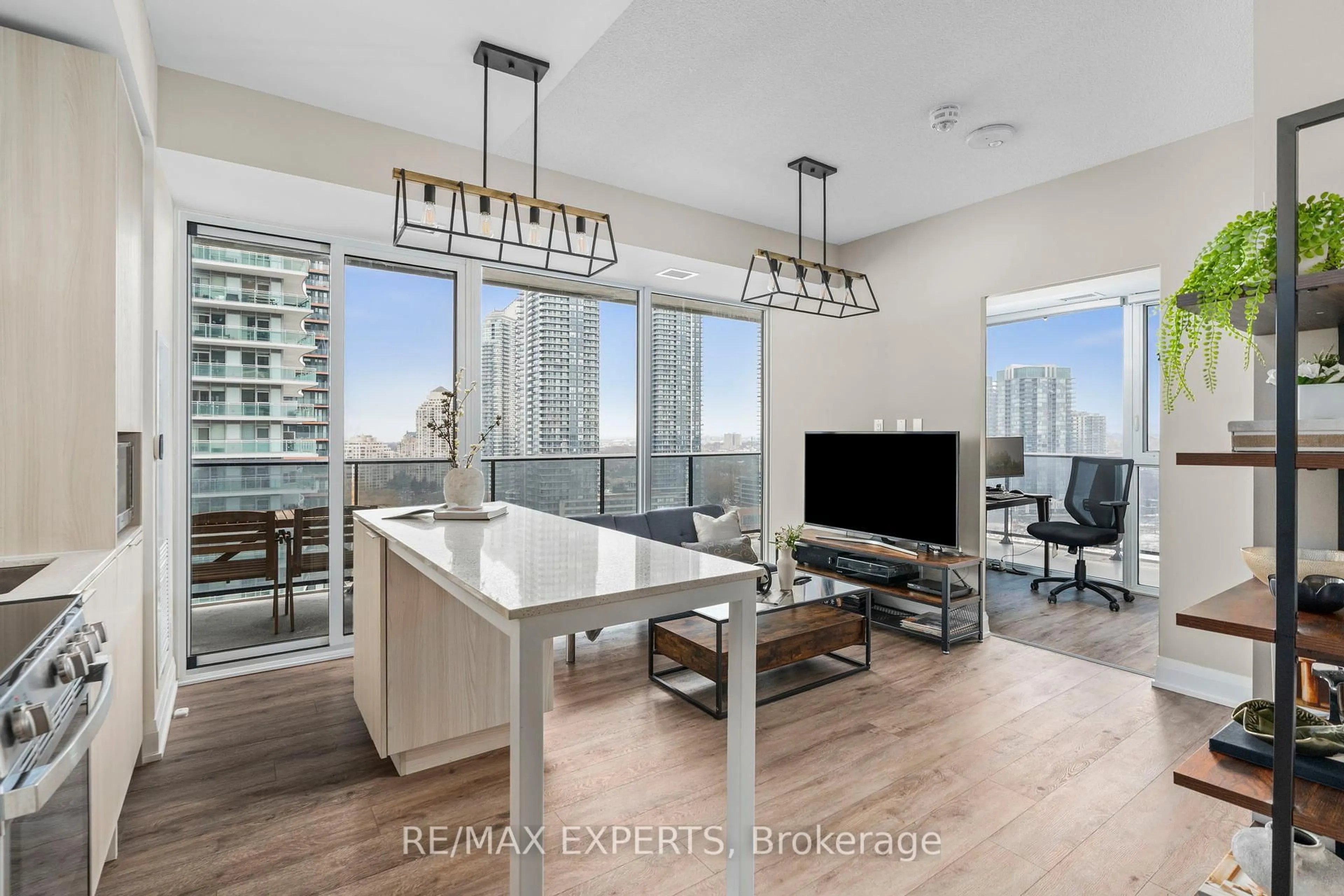 Open concept kitchen, wood/laminate floor for 70 Annie Craig Dr #1609, Toronto Ontario M8V 0G2