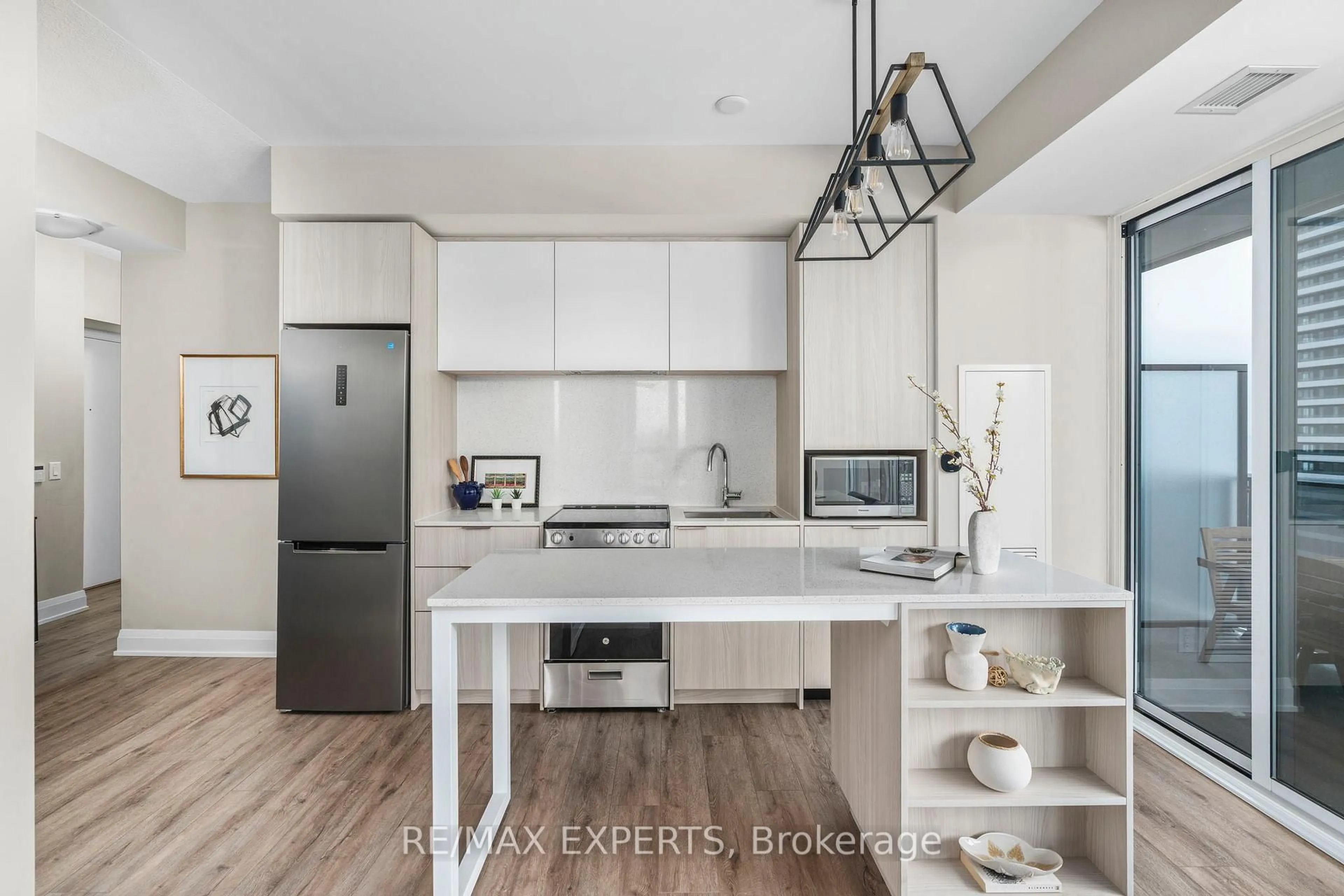 Contemporary kitchen, unknown for 70 Annie Craig Dr #1609, Toronto Ontario M8V 0G2