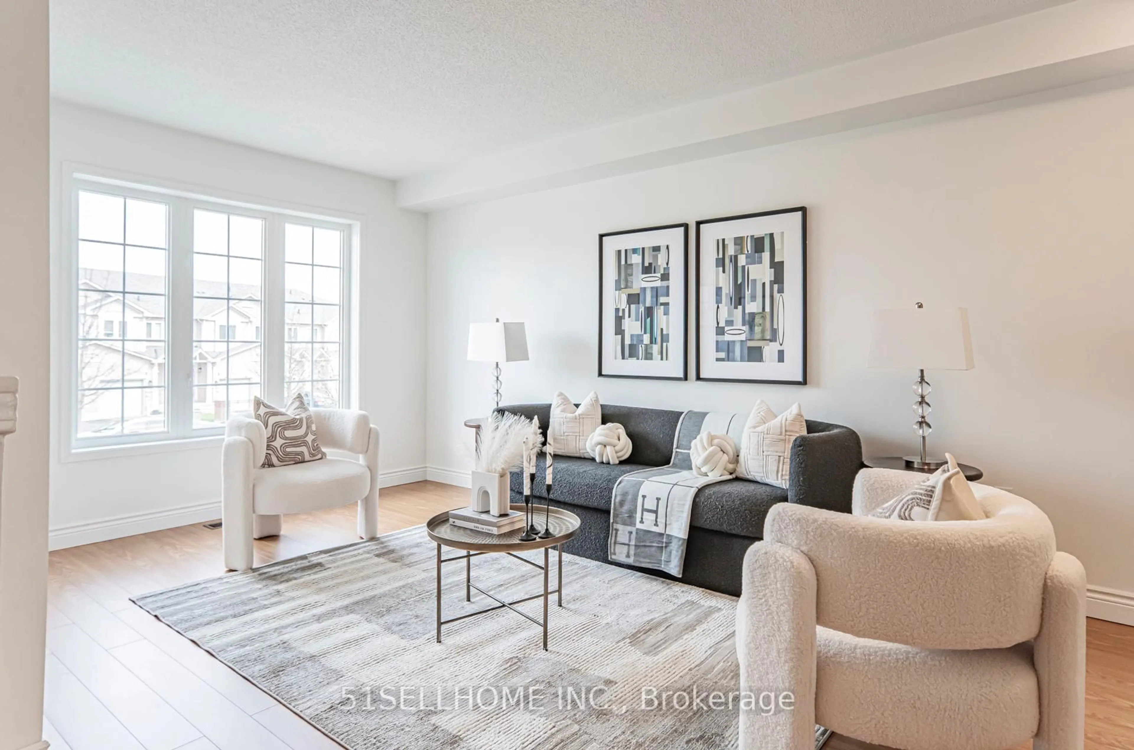 Living room with furniture, unknown for 858 Scollard Crt, Mississauga Ontario L5V 2R5