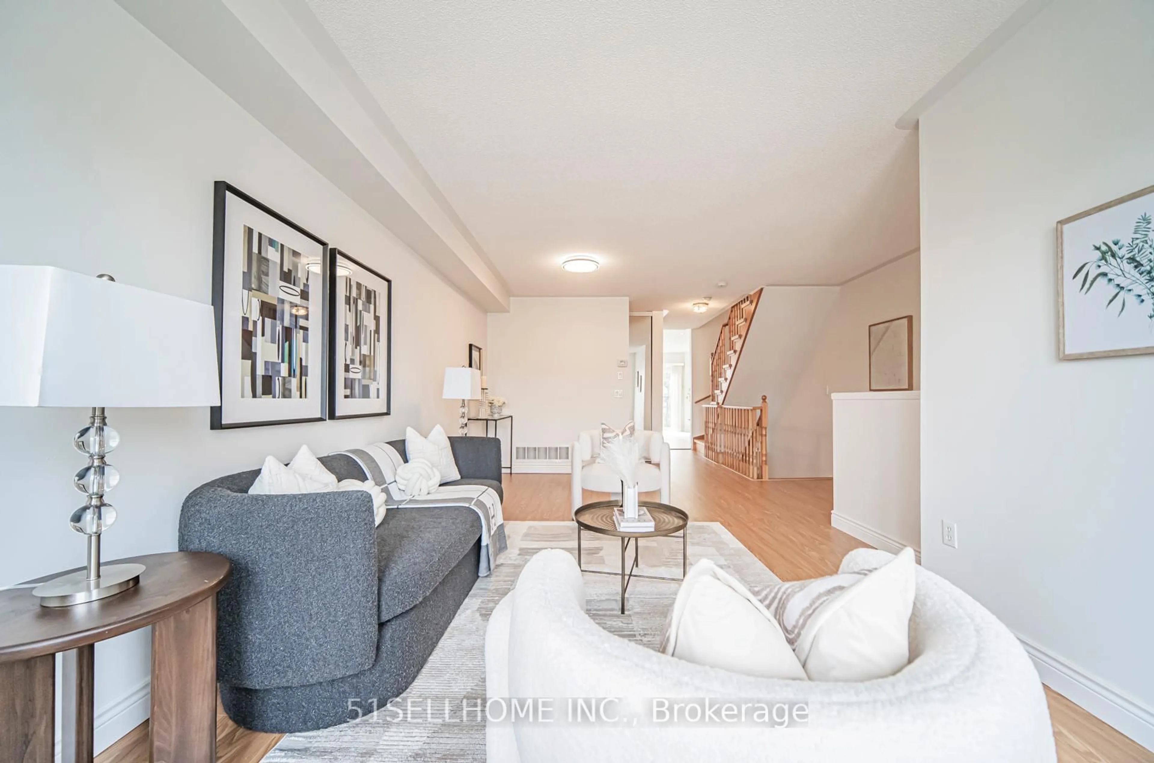 Living room with furniture, unknown for 858 Scollard Crt, Mississauga Ontario L5V 2R5
