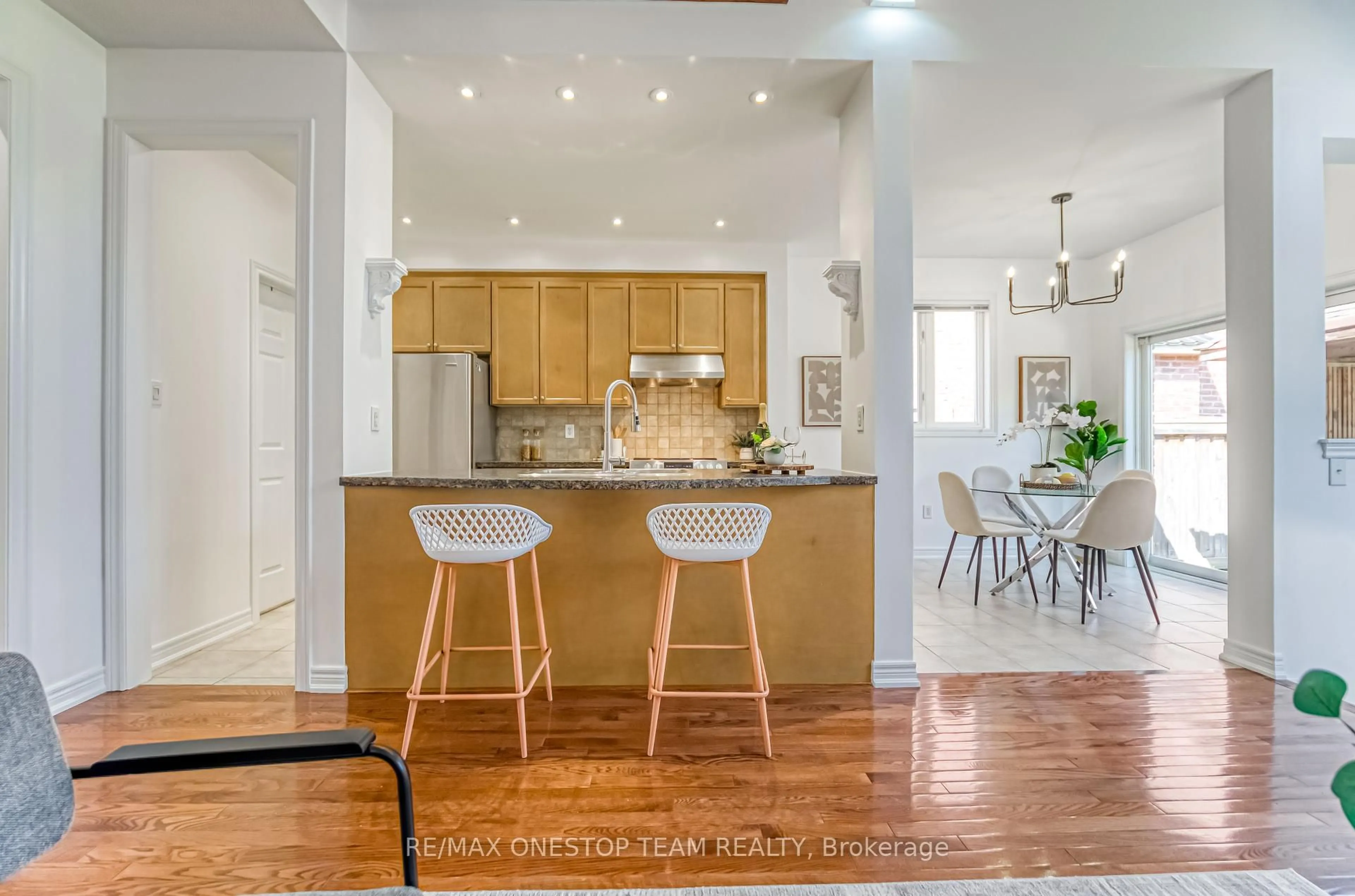 Open concept kitchen, unknown for 5499 Freshwater Dr, Mississauga Ontario L5M 0K7