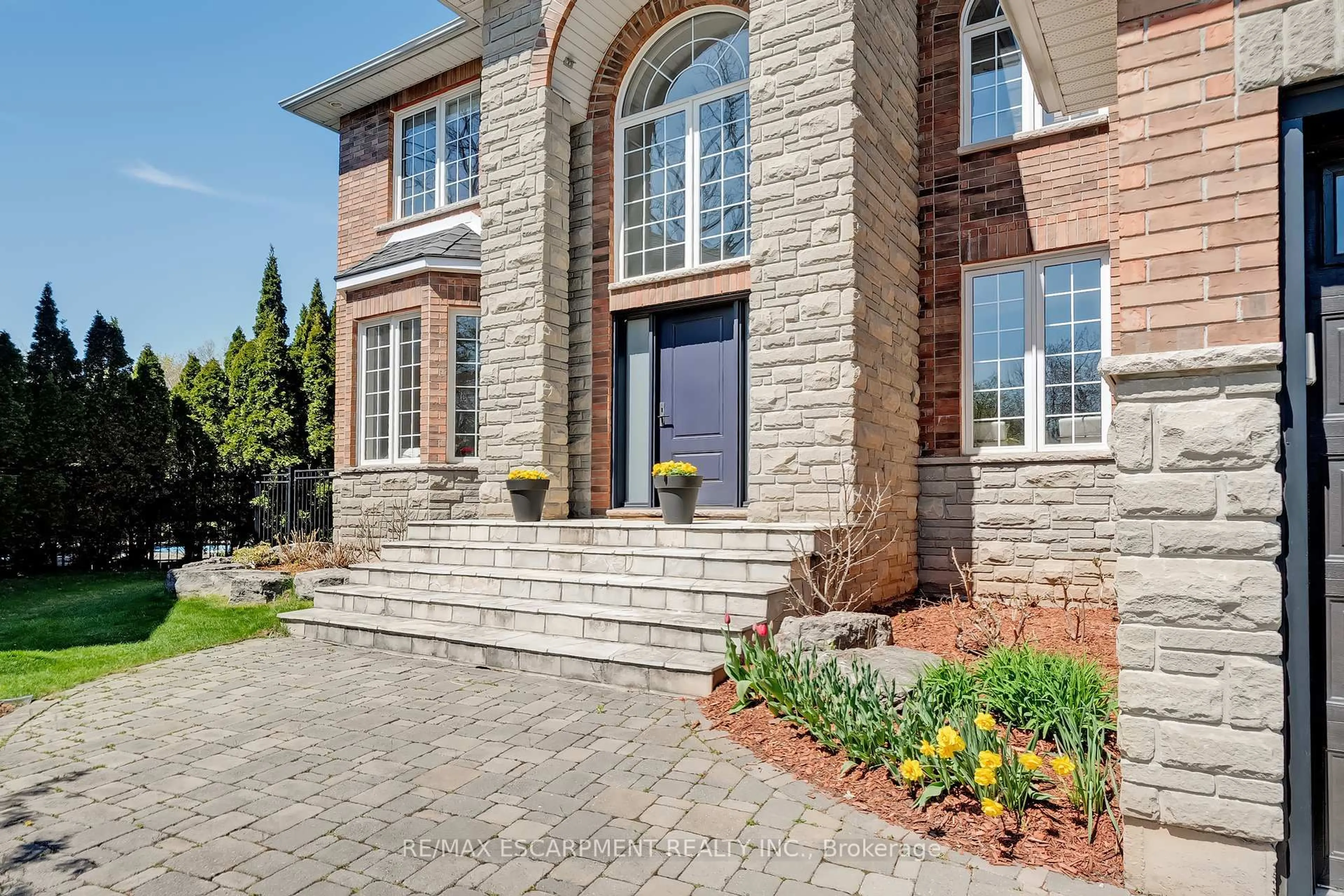 Home with brick exterior material, street for 291 Glen Afton Dr, Burlington Ontario L7L 1G8