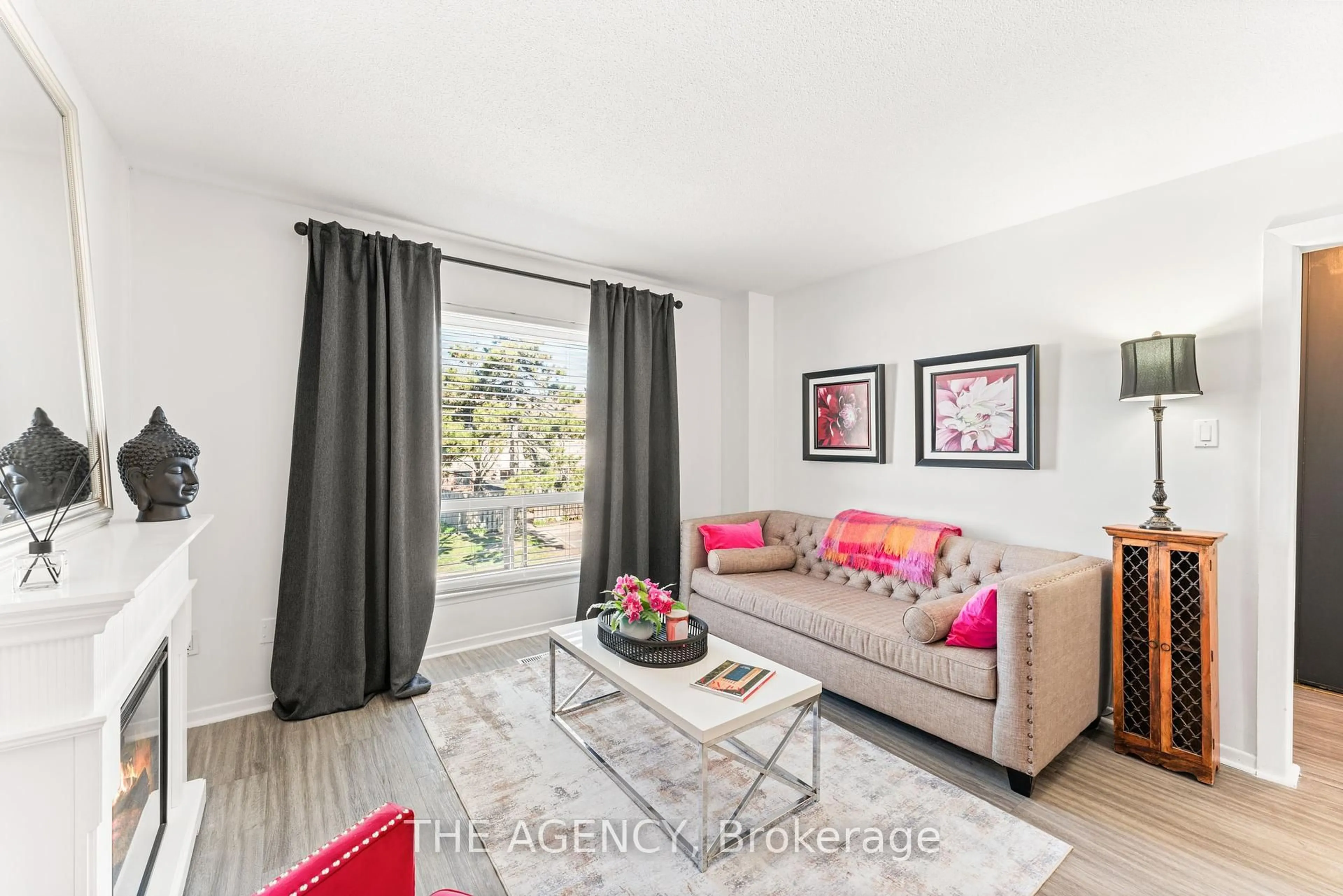 Living room with furniture, unknown for 35 McMullen Cres #35, Brampton Ontario L6S 3M2