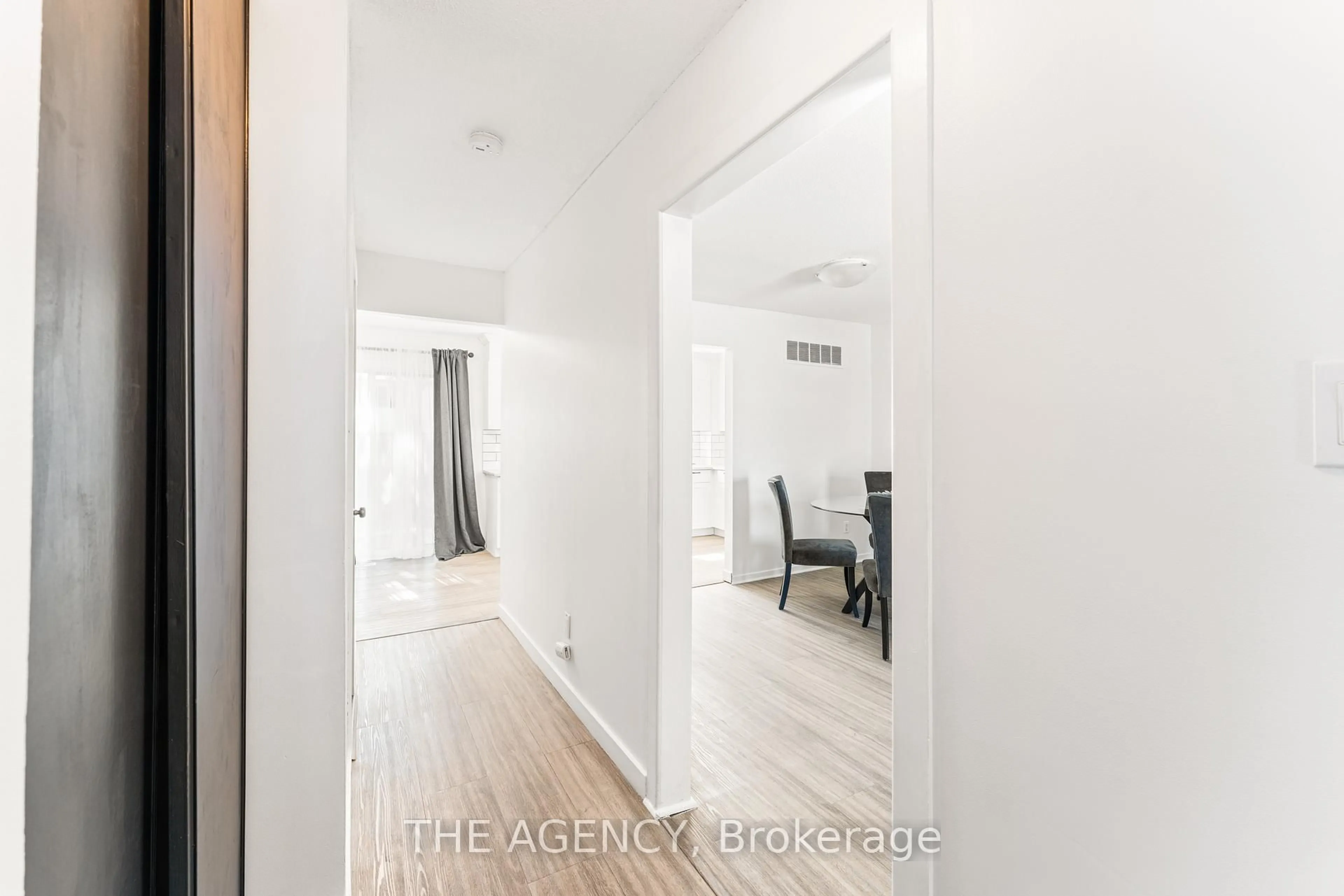 Indoor entryway for 35 McMullen Cres #35, Brampton Ontario L6S 3M2