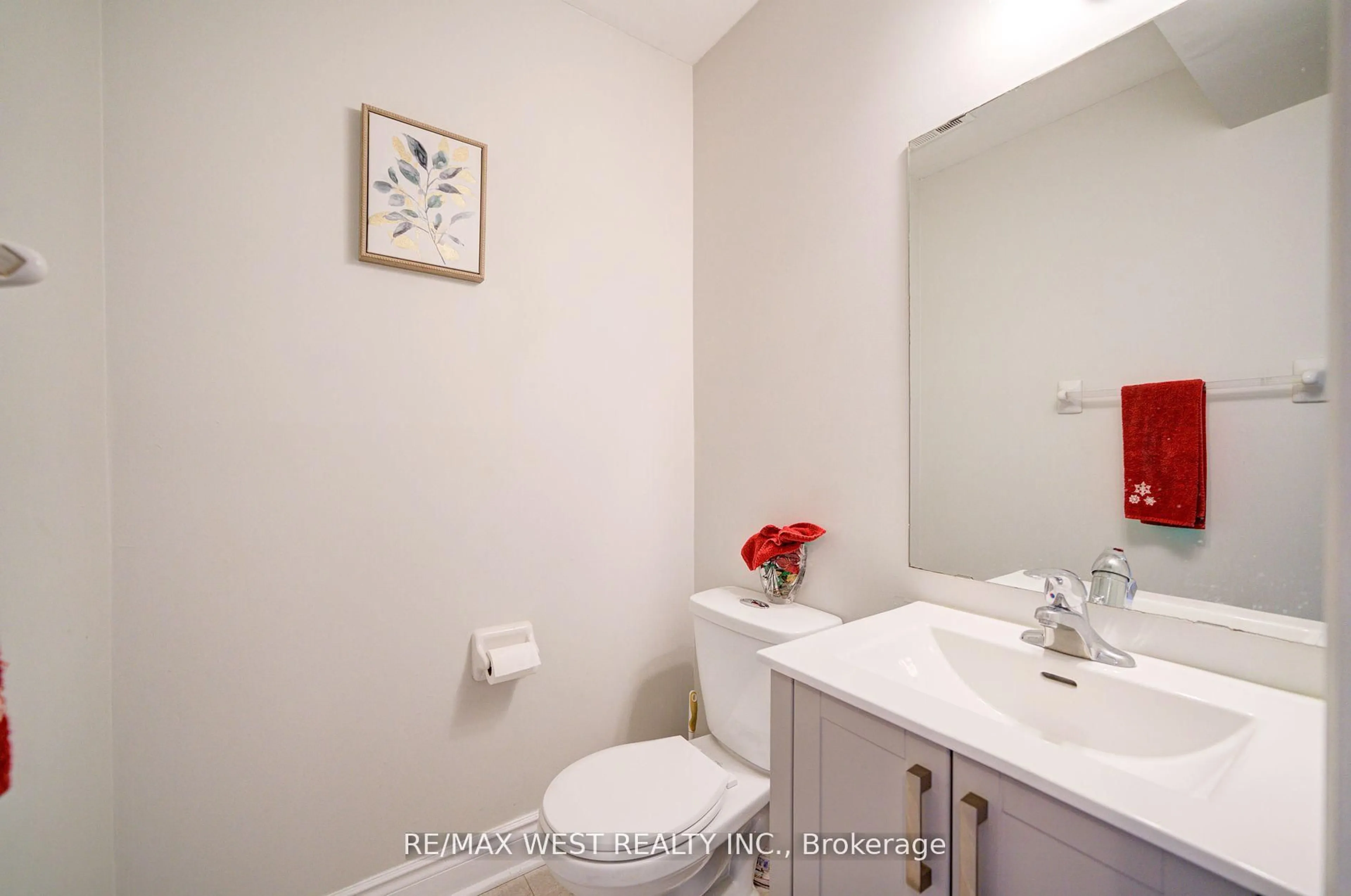 Standard bathroom, ceramic/tile floor for 100 Brickyard Way #14, Brampton Ontario L6V 4L9