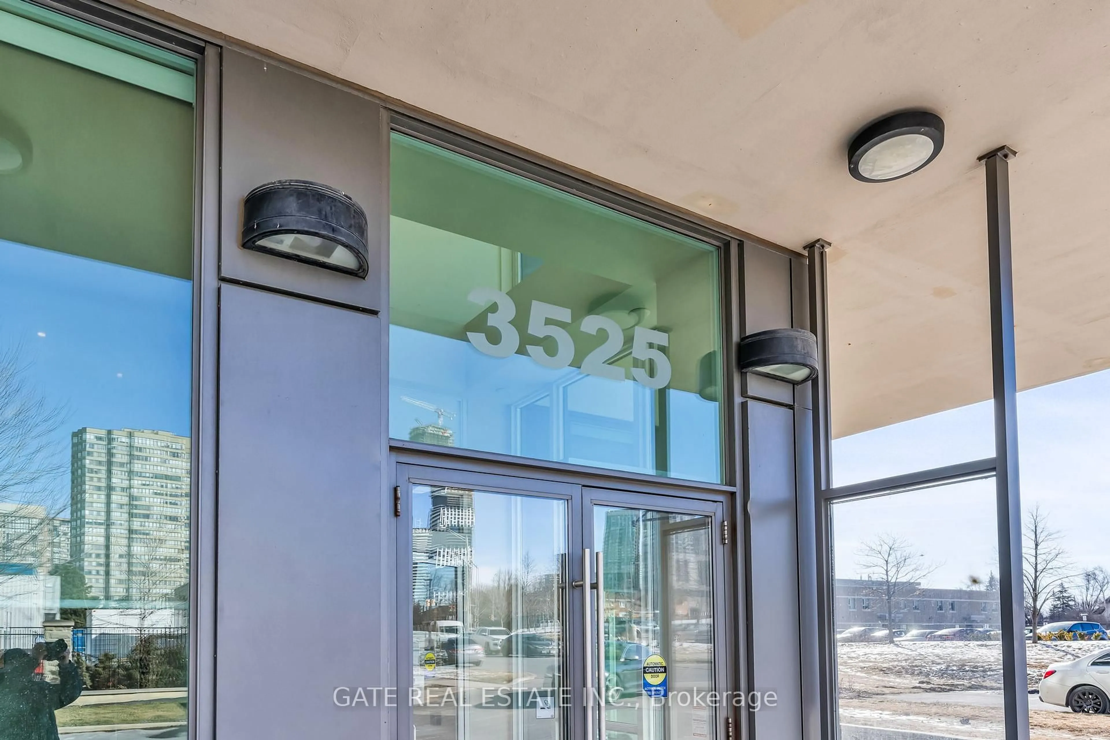 Indoor foyer for 3525 Kariya Dr #803, Mississauga Ontario L5B 0C2