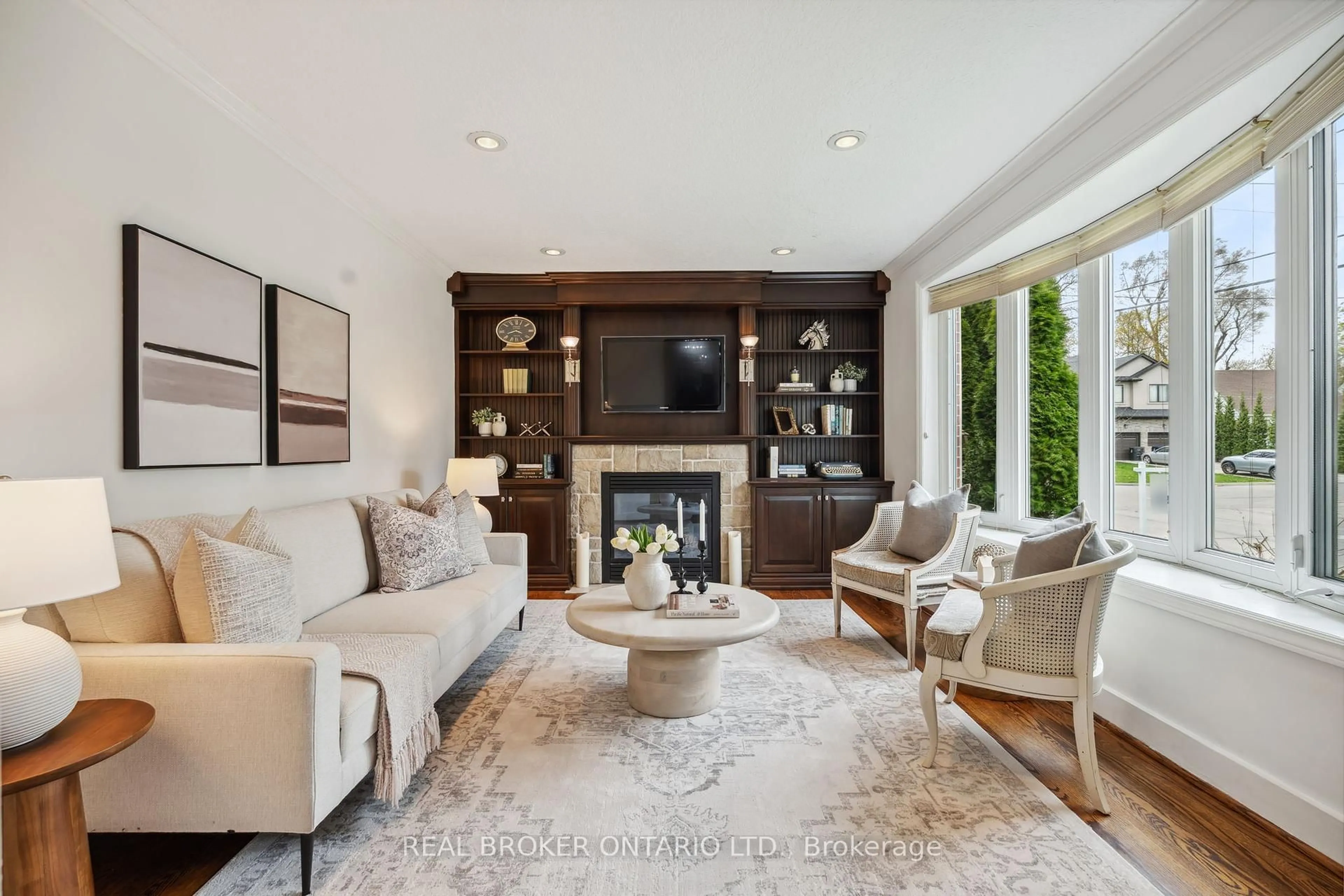 Living room with furniture, unknown for 41 Tyre Ave, Toronto Ontario M9B 1R4