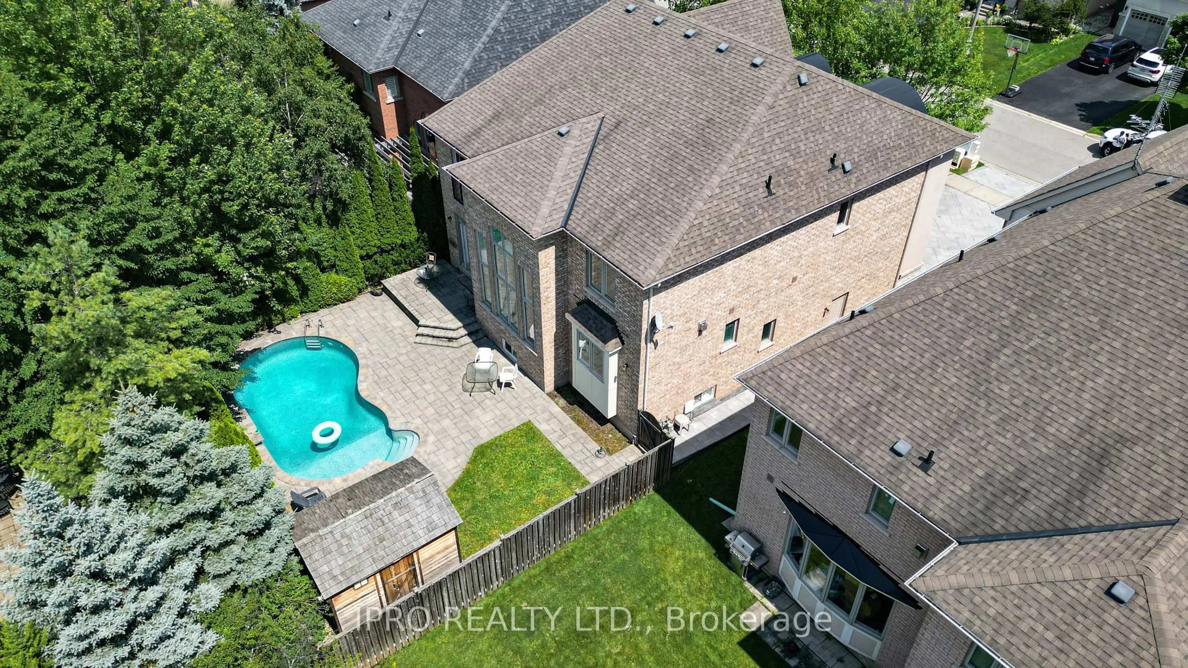 A pic from outside/outdoor area/front of a property/back of a property/a pic from drone, building for 3380 Mistwell Cres, Oakville Ontario L6L 0A2